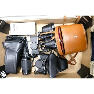 A collection of Vintage Camera Equipment to include