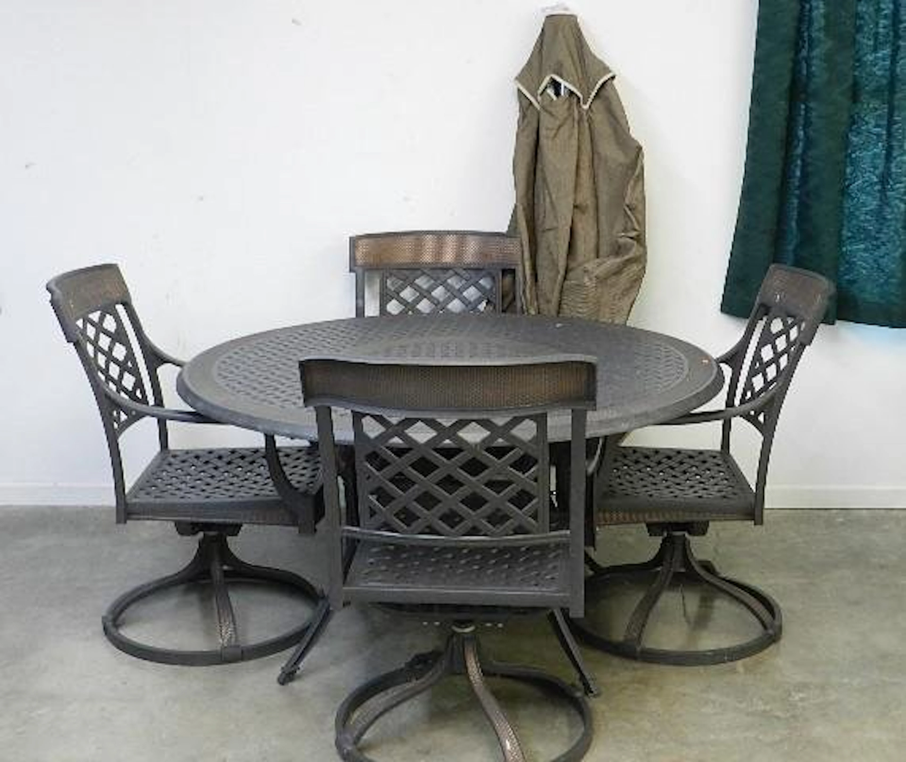 6 Pieces Garden Treasures Classic Patio Set