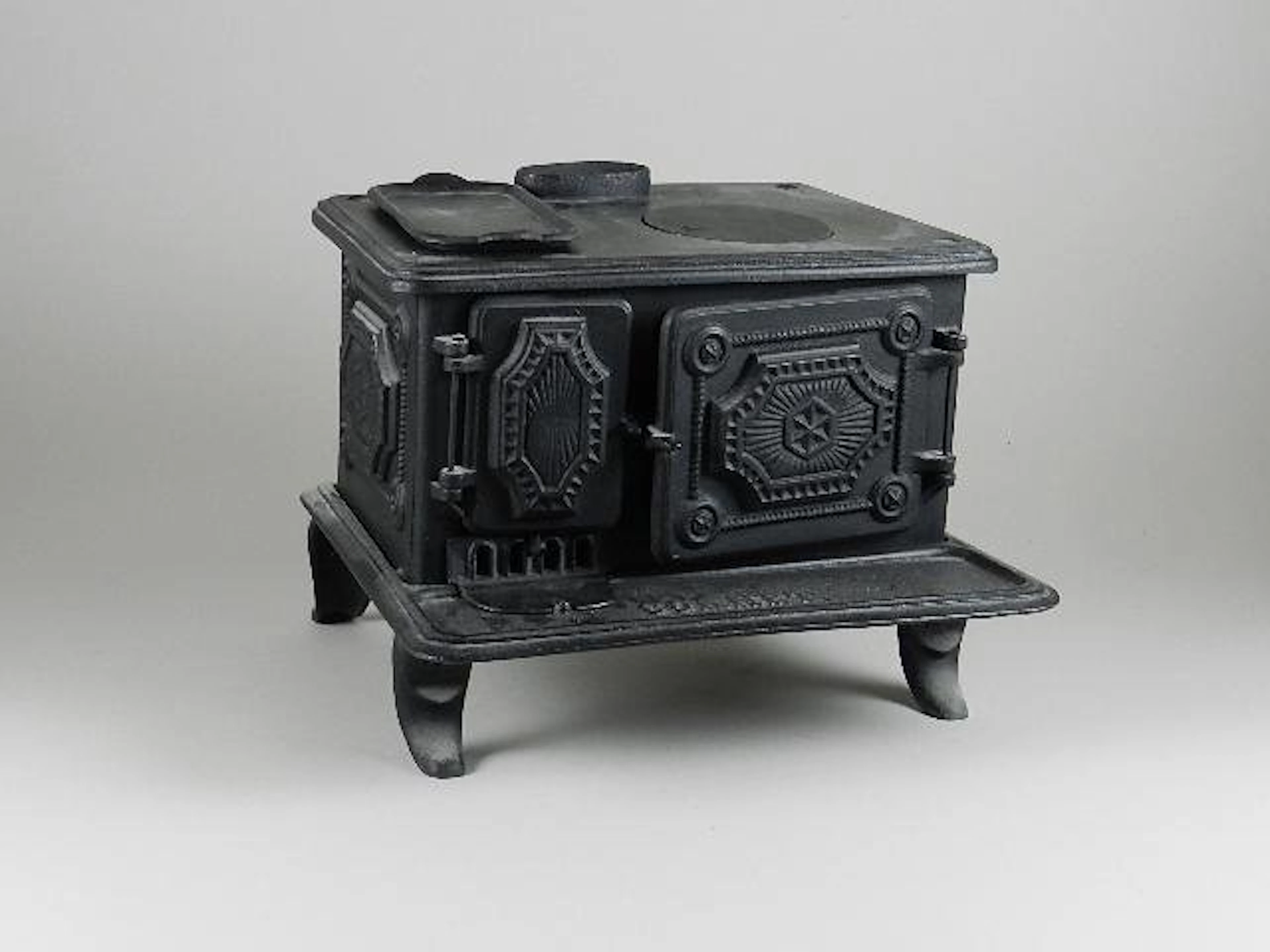 Cast Iron Child's or Salesman Sample Miniature Stove