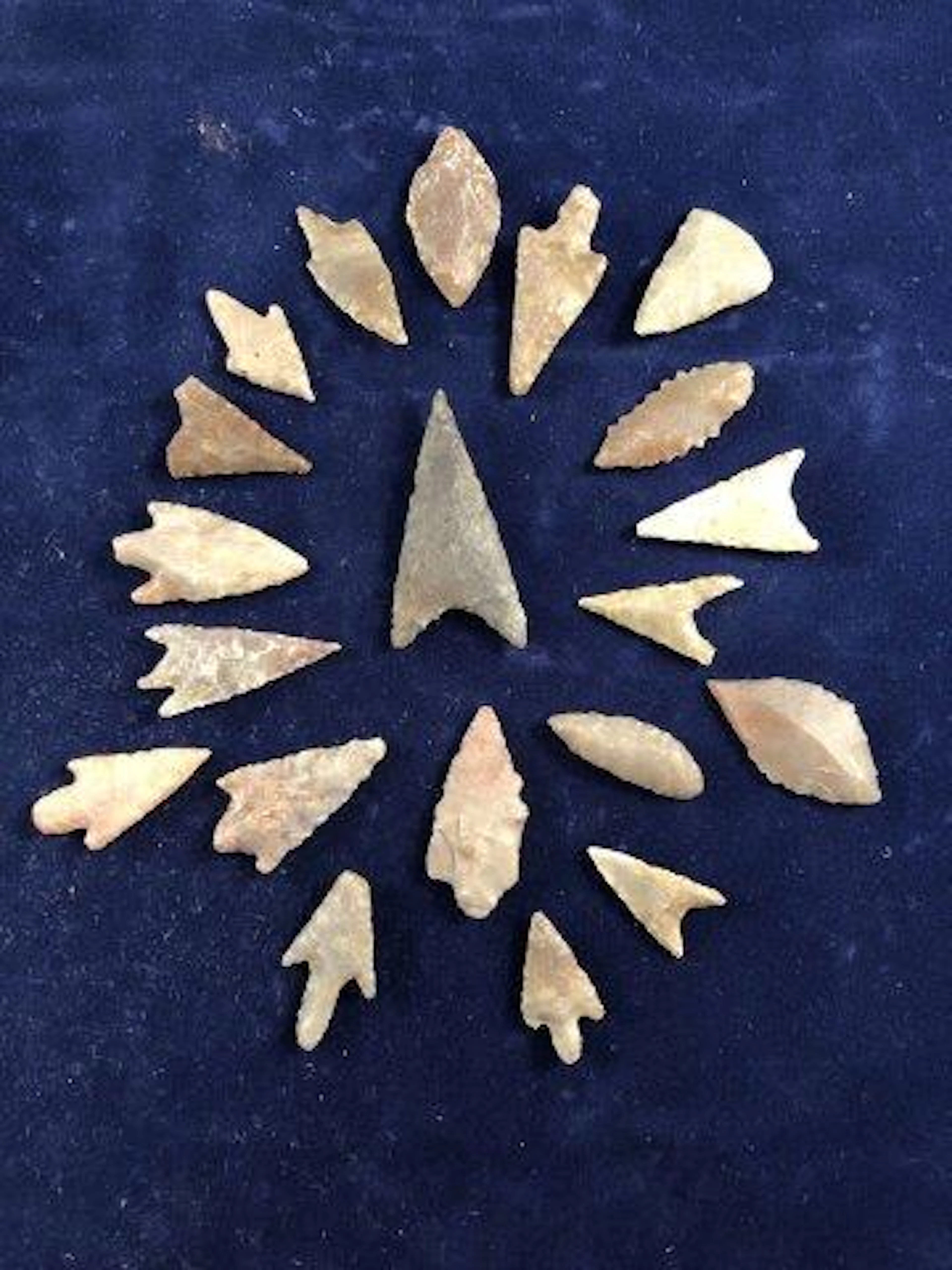 22 NEOLITHIC POINTS INDIAN ARTIFACT ARROWHEAD