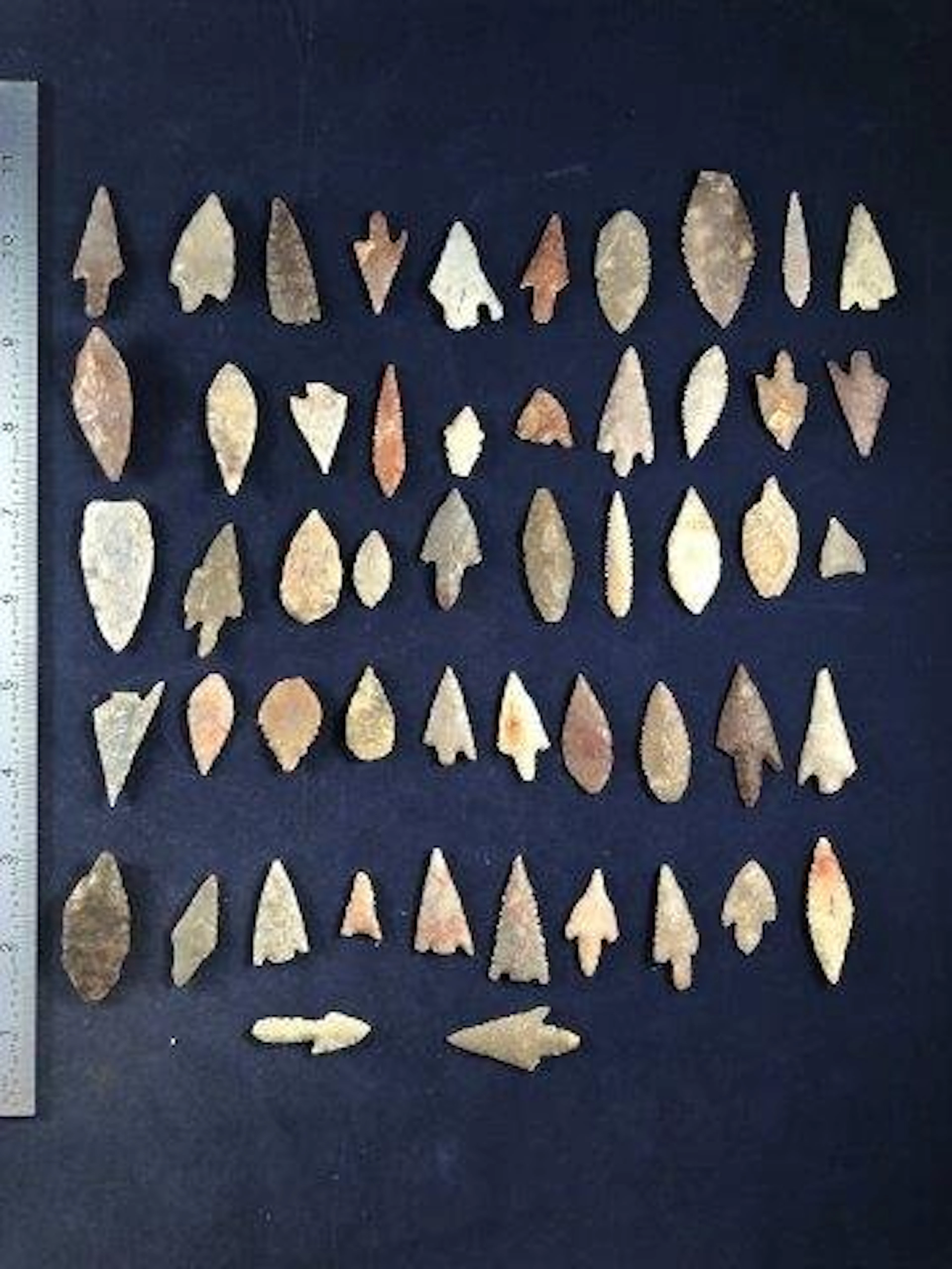 BAG OF 50 NEOLITHIC POINTS INDIAN ARTIFACT