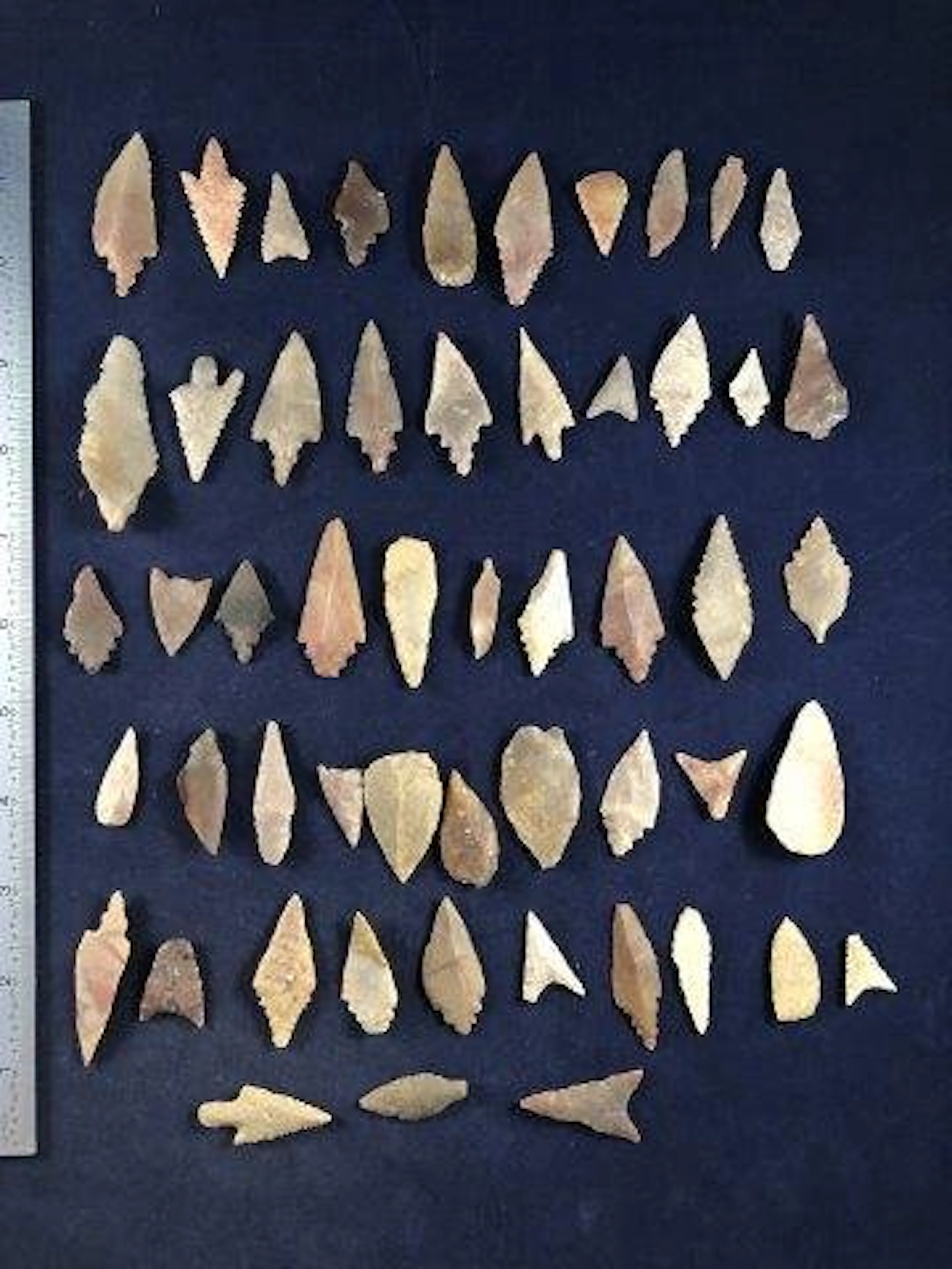 BAG OF 50 NEOLITHIC POINTS INDIAN ARTIFACT