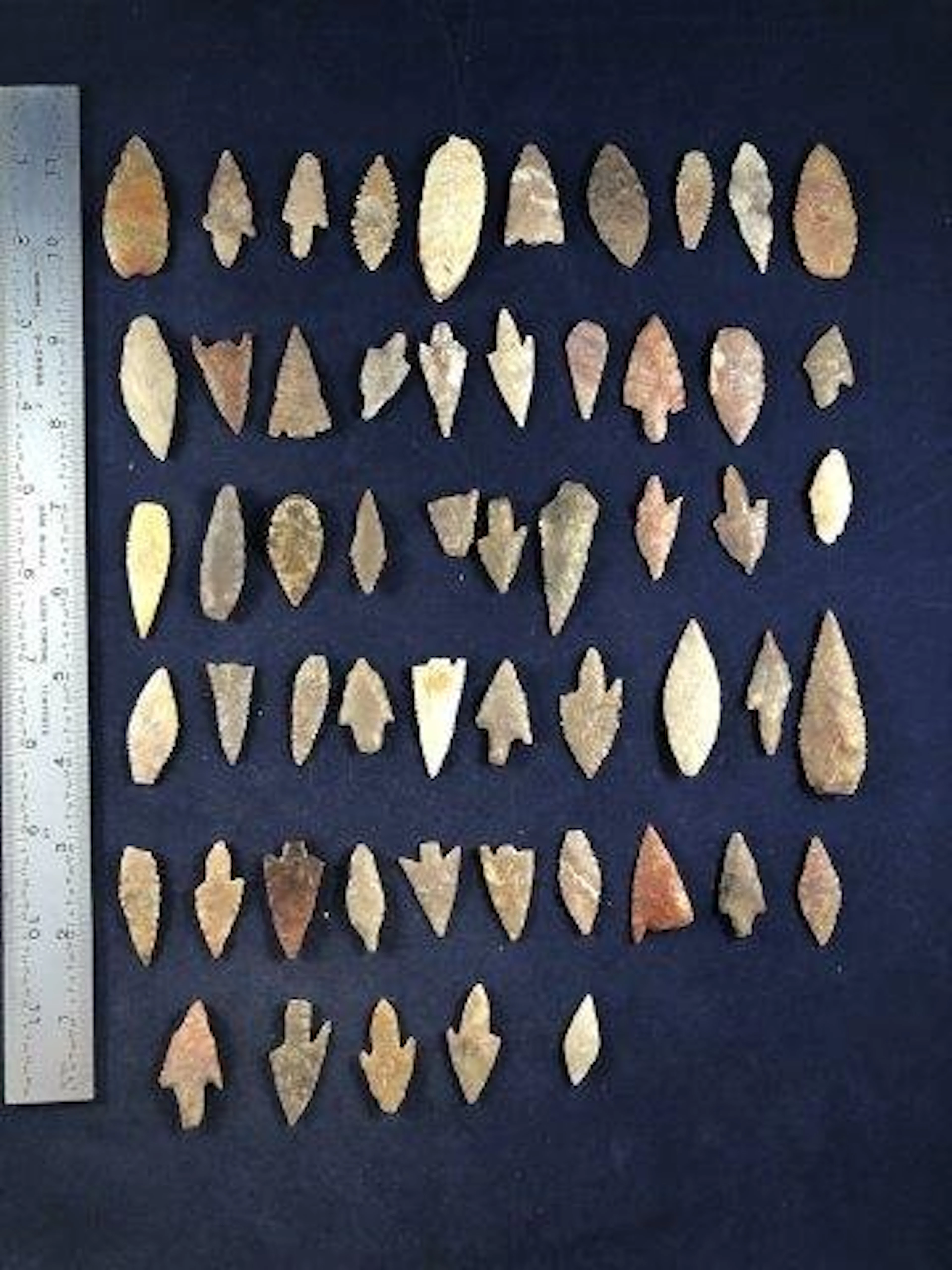 BAG OF 50 NEOLITHIC POINTS INDIAN ARTIFACT