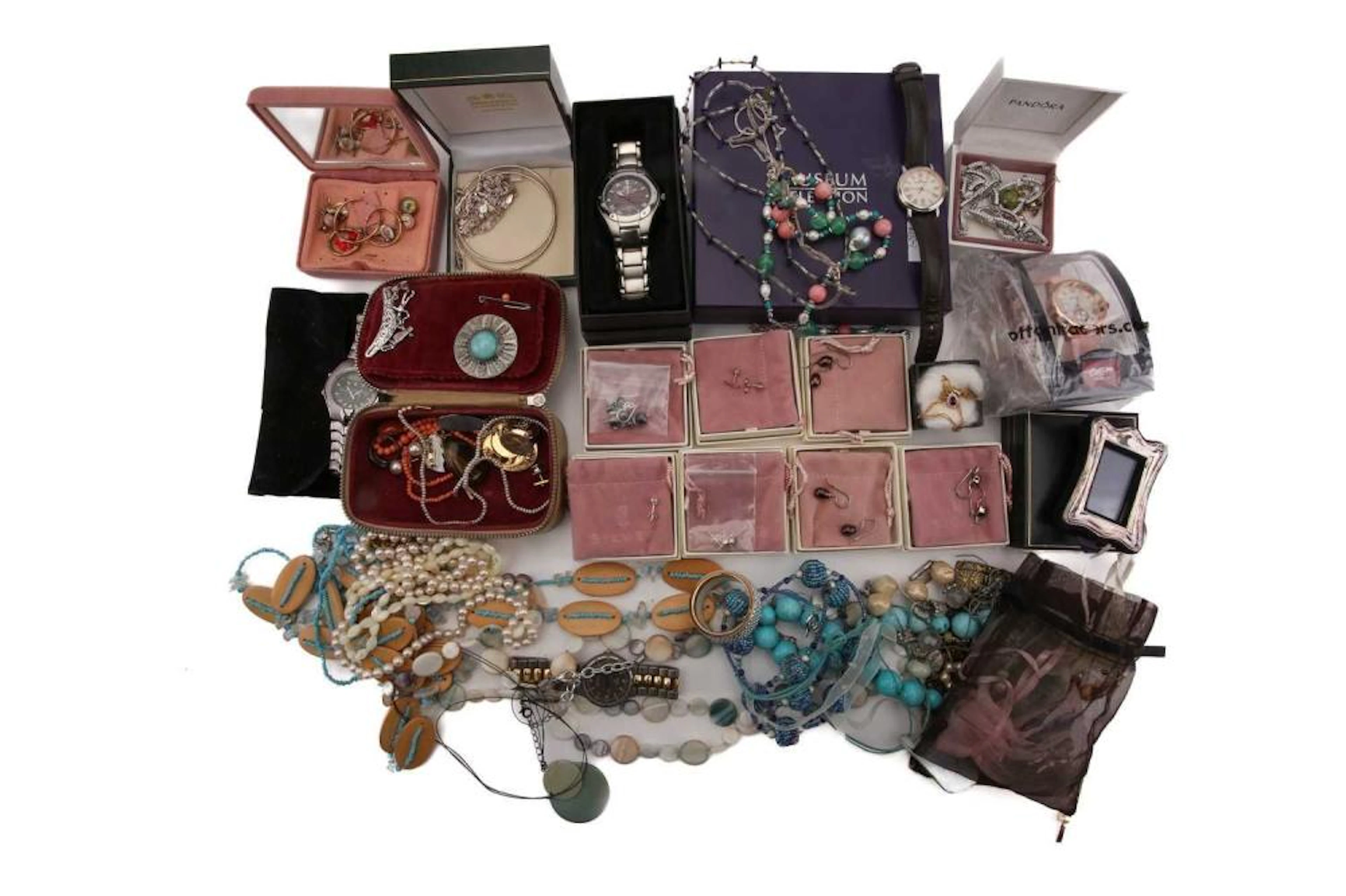 A mixed lot of gold and silver jewellery and some costume...