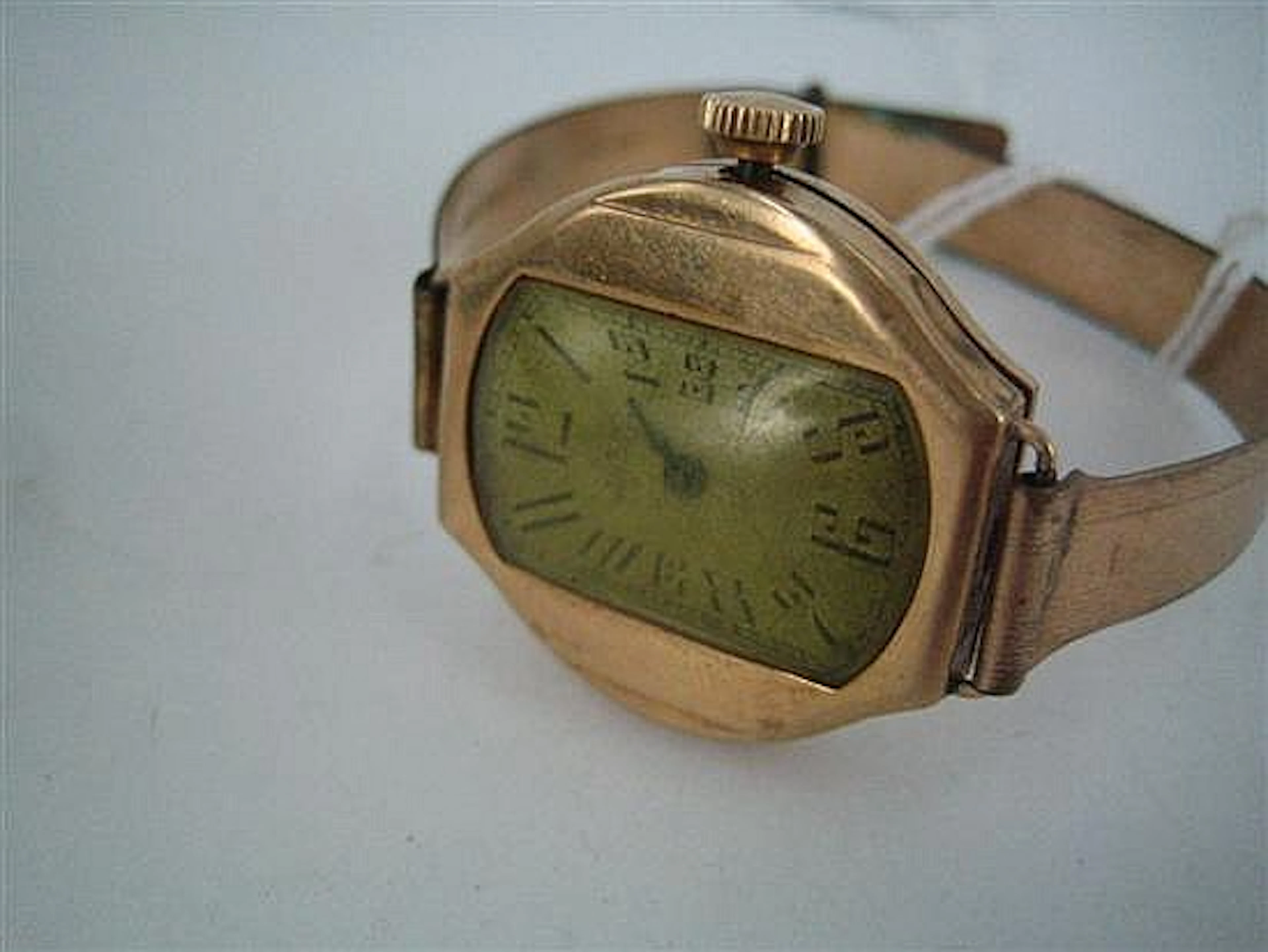 A LADY'S ELGIN 14ct GOLD-CASED WRIST-WATCH