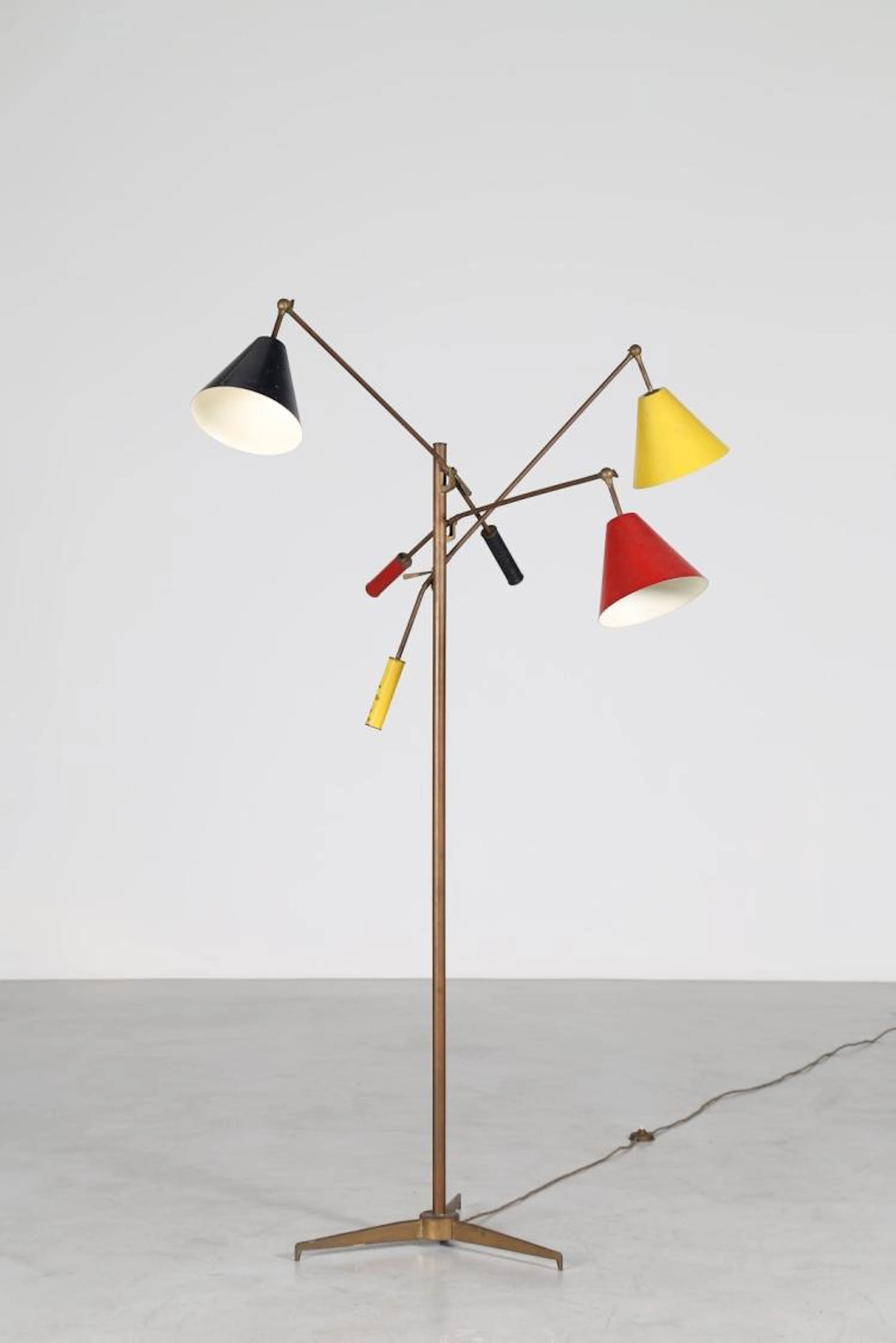 LELII ANGELO Lampada da terra a tre luci orientabili in ottone e metallo laccato