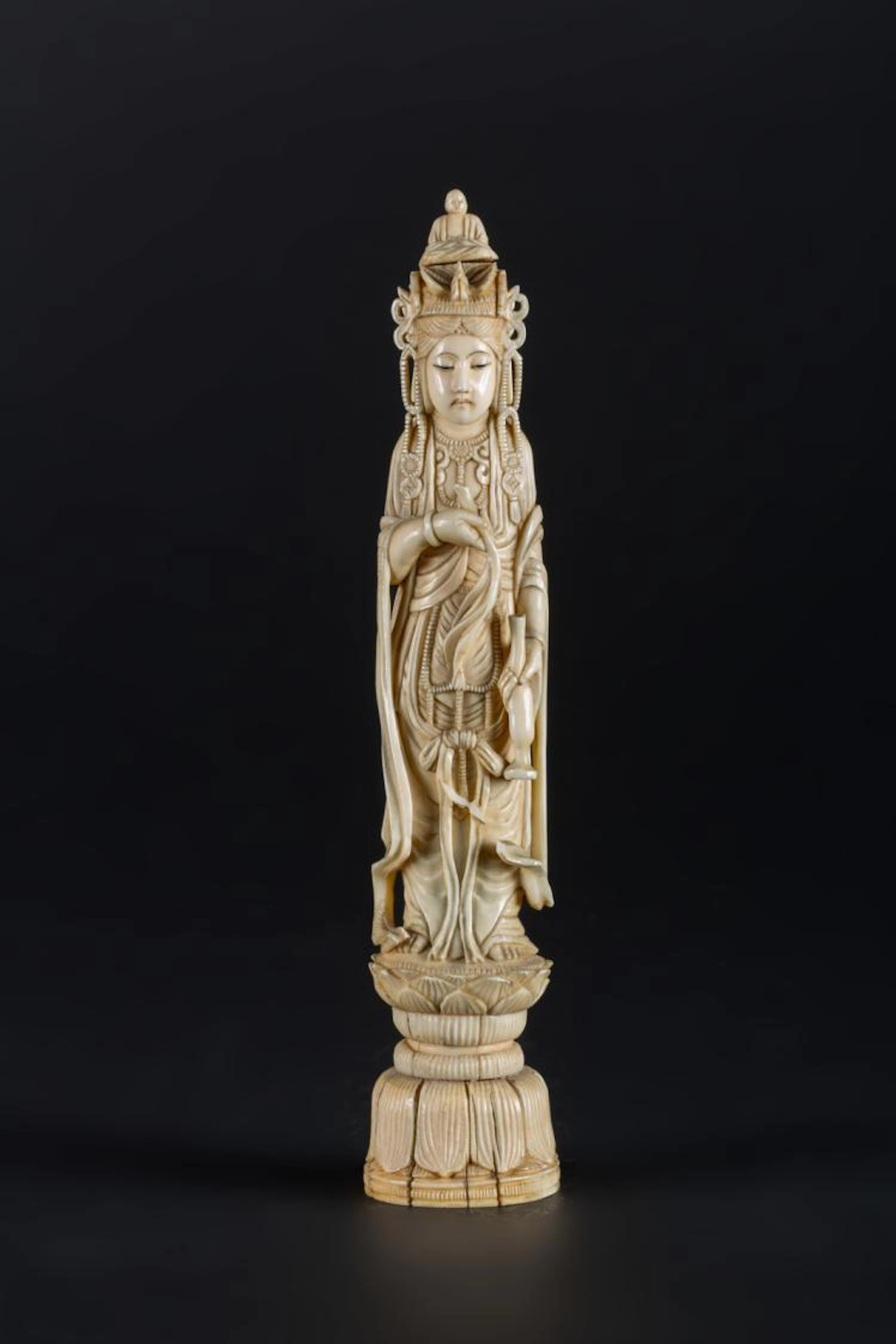 Arte Giapponese An ivory carving portraying Kannon Japan, 19th century