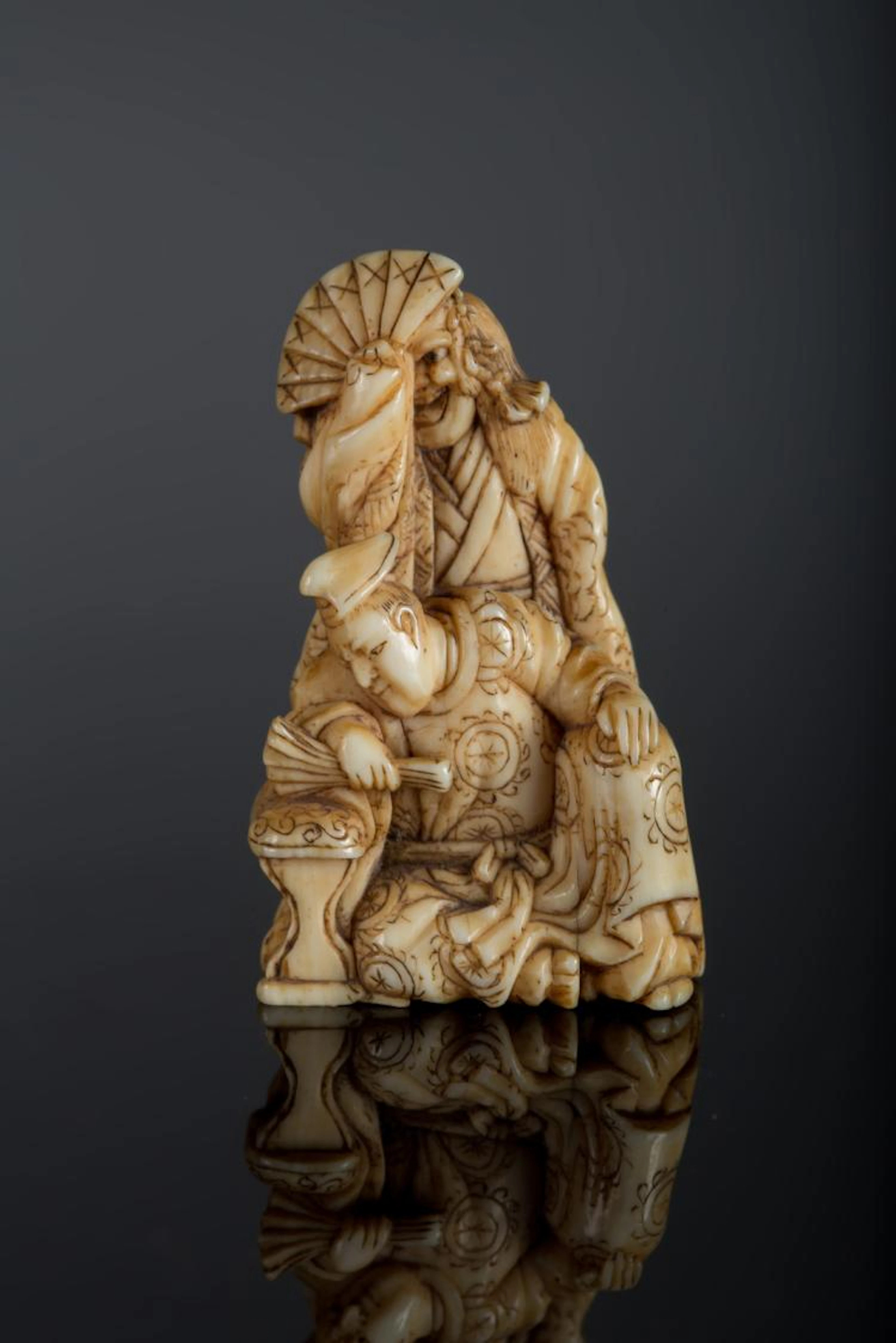 Arte Giapponese A netsuke depicting a group with Samurai...