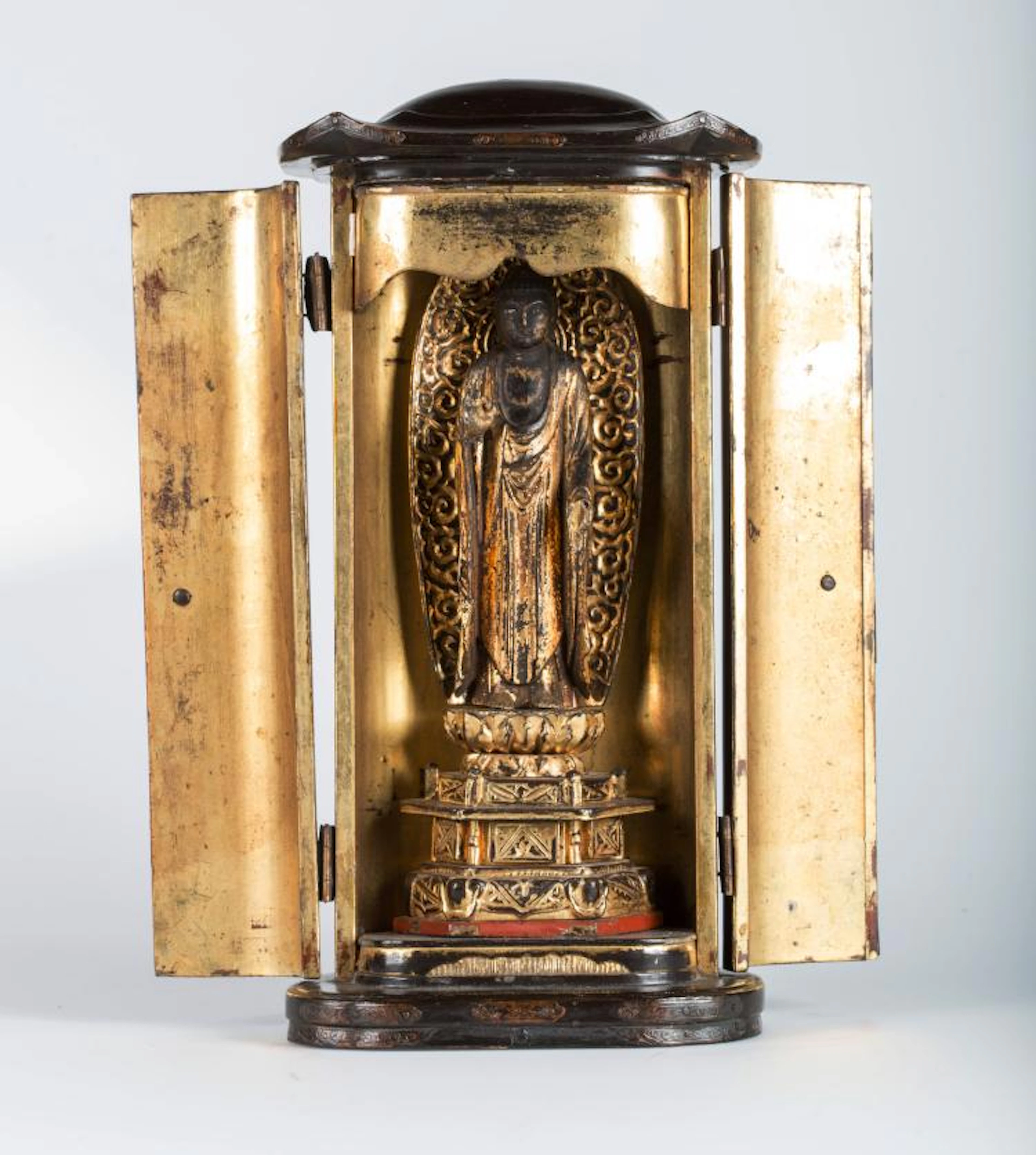 Arte Giapponese A wooden lacquer altar with Amidaraigo Japan, 19th century