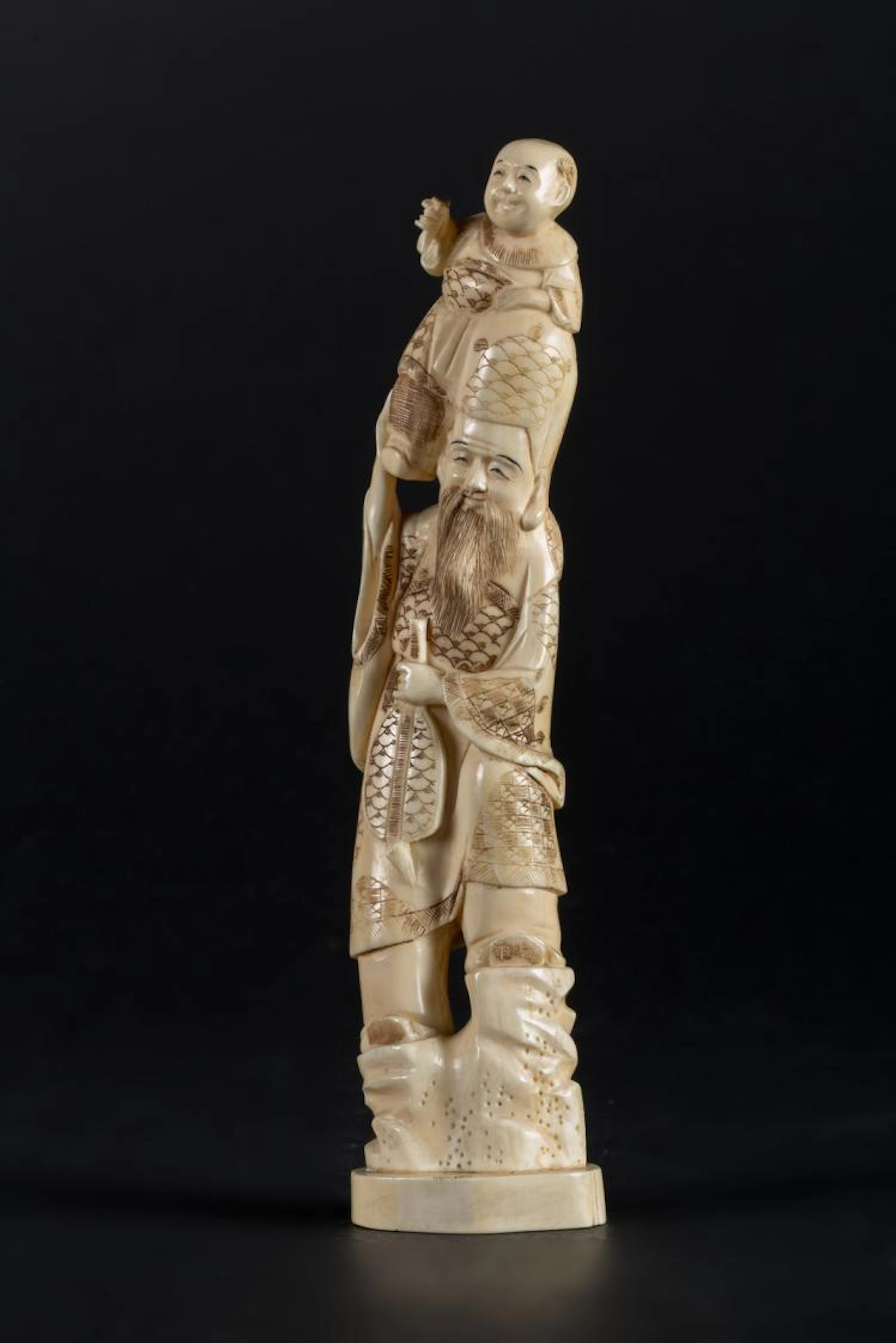 Arte Giapponese Okimono depicting an old man with a baby on his shoulder Japan