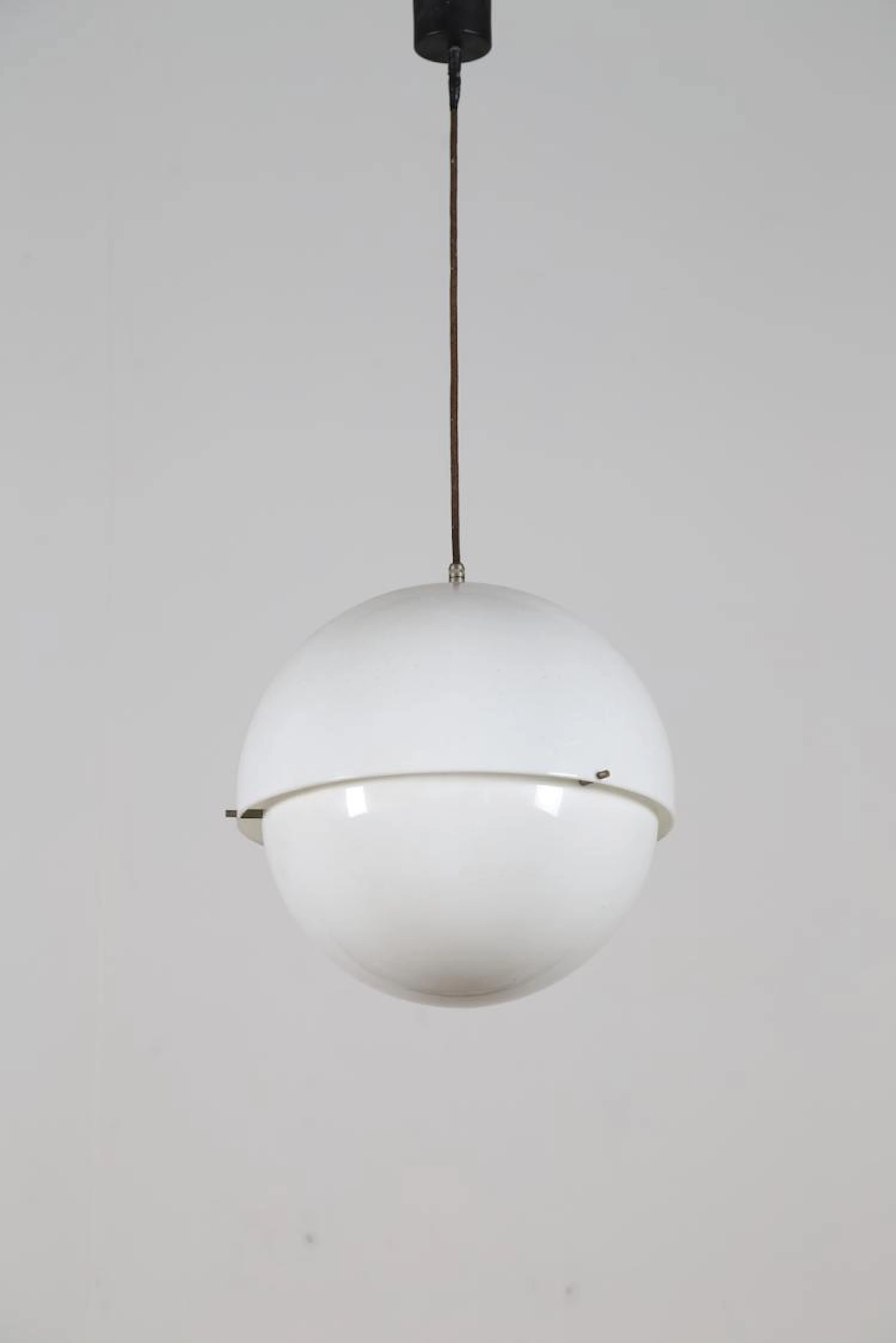 MANIFATTURA ITALIANA Lampadario in plexiglass e metallo cromato