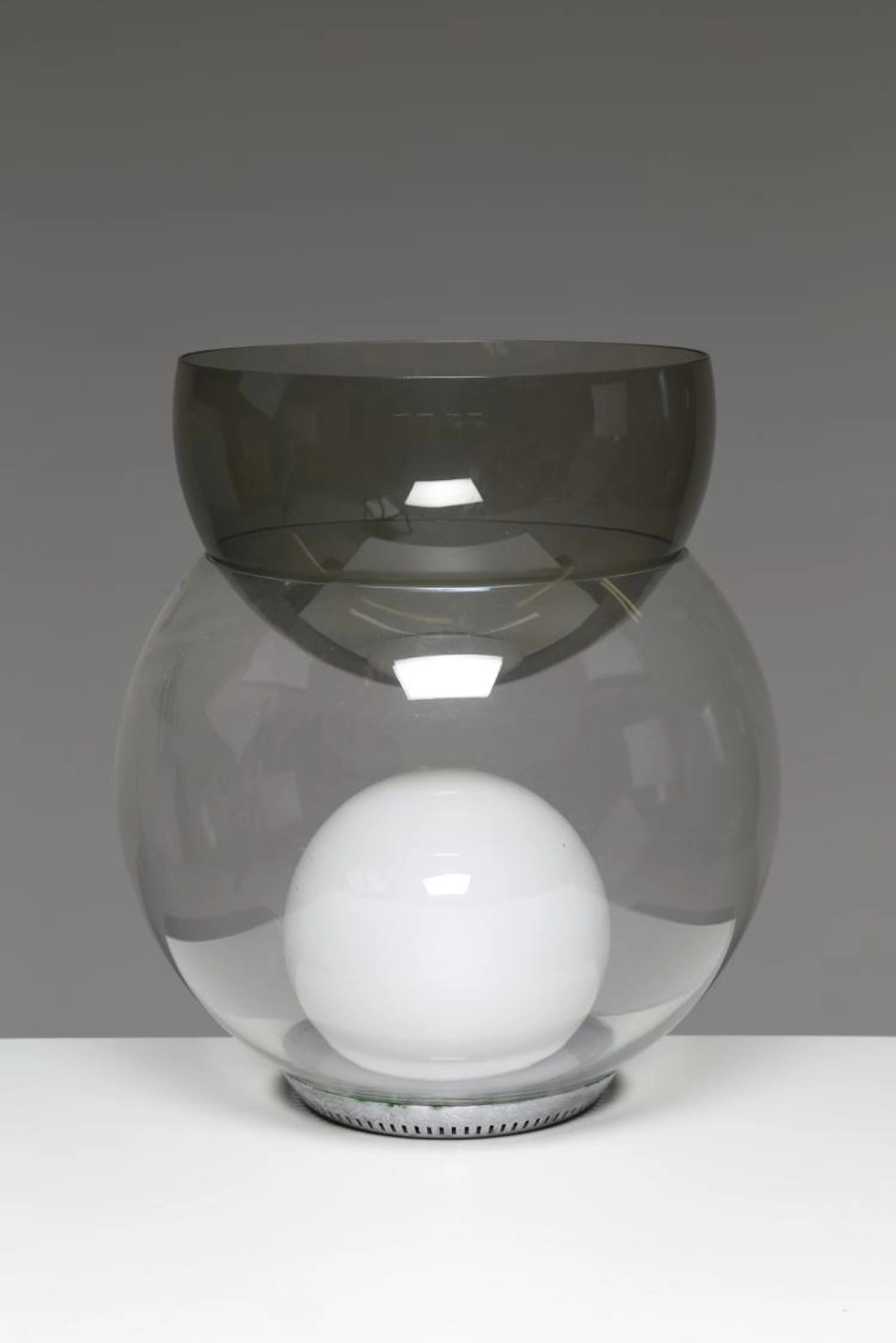 AULENTI GAE (1927 - 2012) Lampada da tavolo in metallo cromato e vetro soffiato