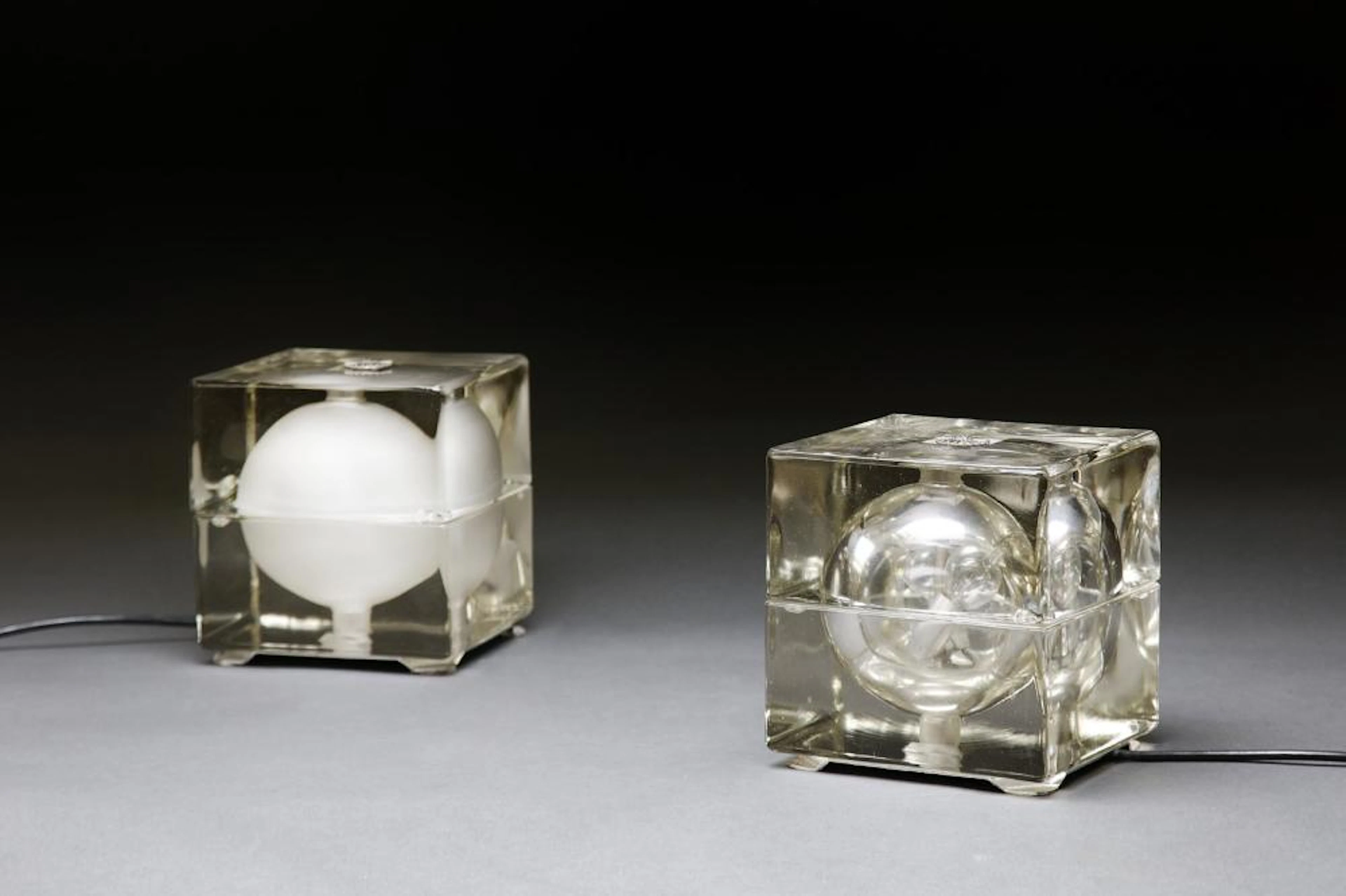 ALESSANDRO MENDINI & MARCELLO NIZZOLI Cubosfera table lamp