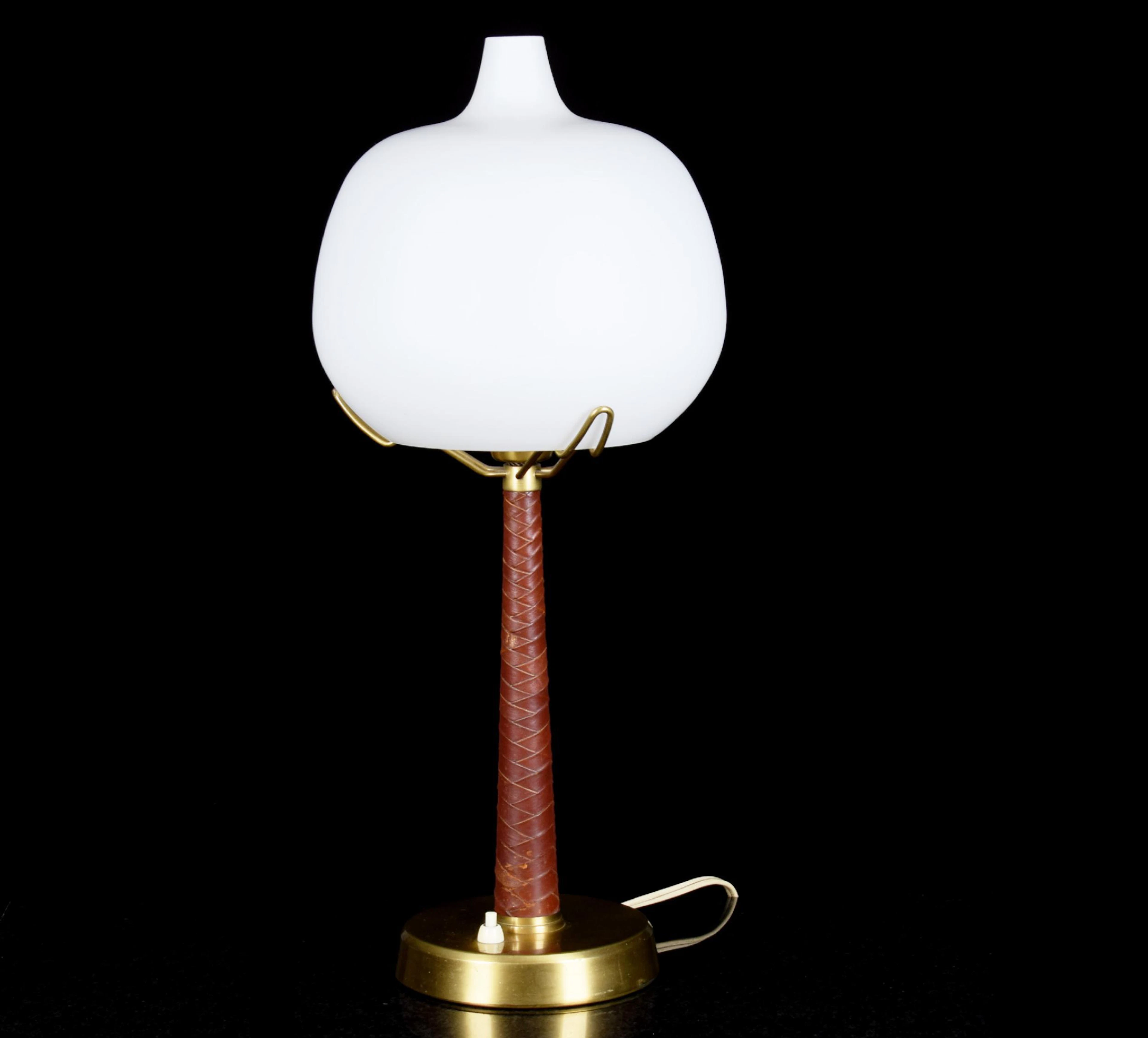 Hans Bergström Ateljé Lyktan "Modell 700" Bordslampa 1900-tal