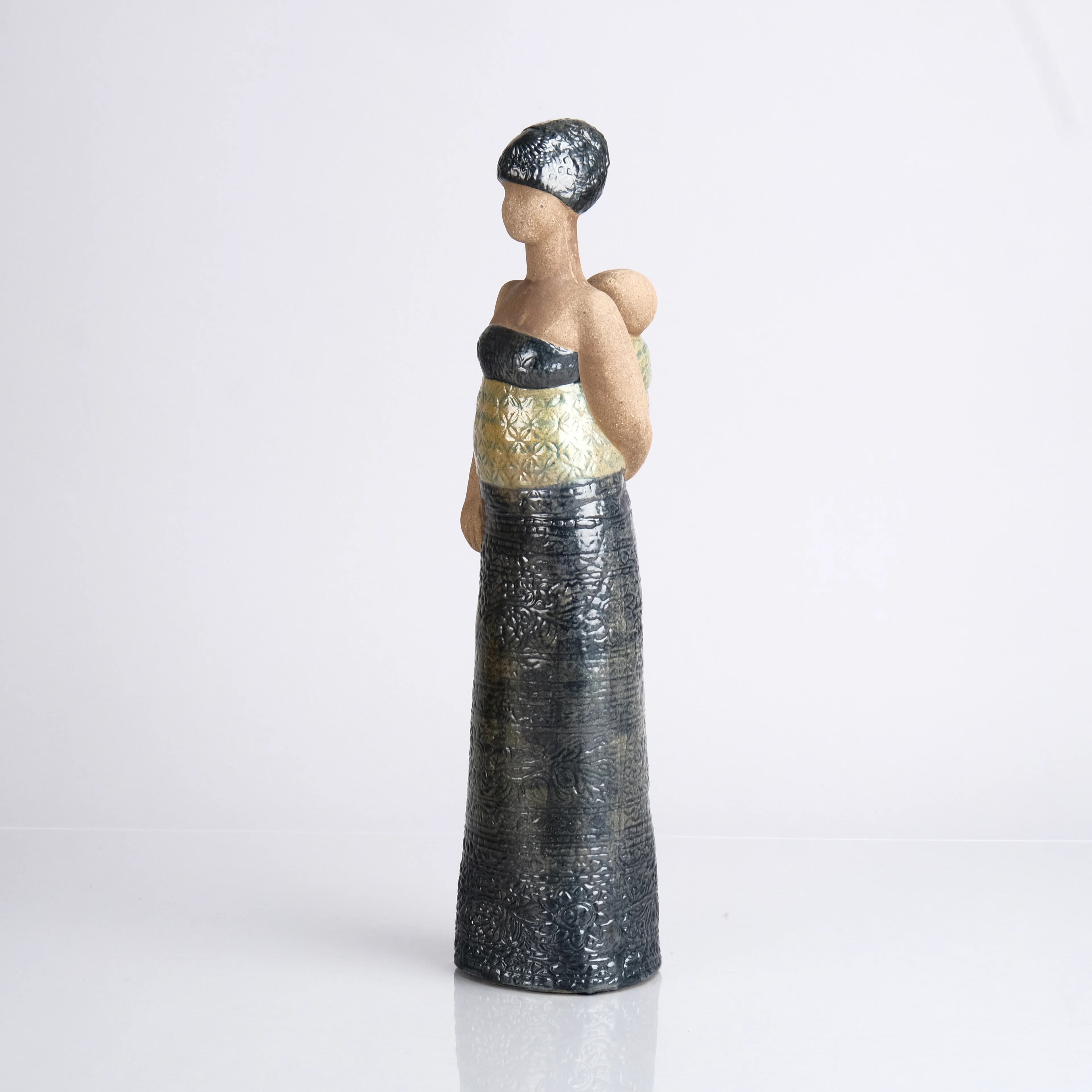 Lisa Larson 1931-2024 "Afrikansk kvinna med barn" Skulptur 1900-tal