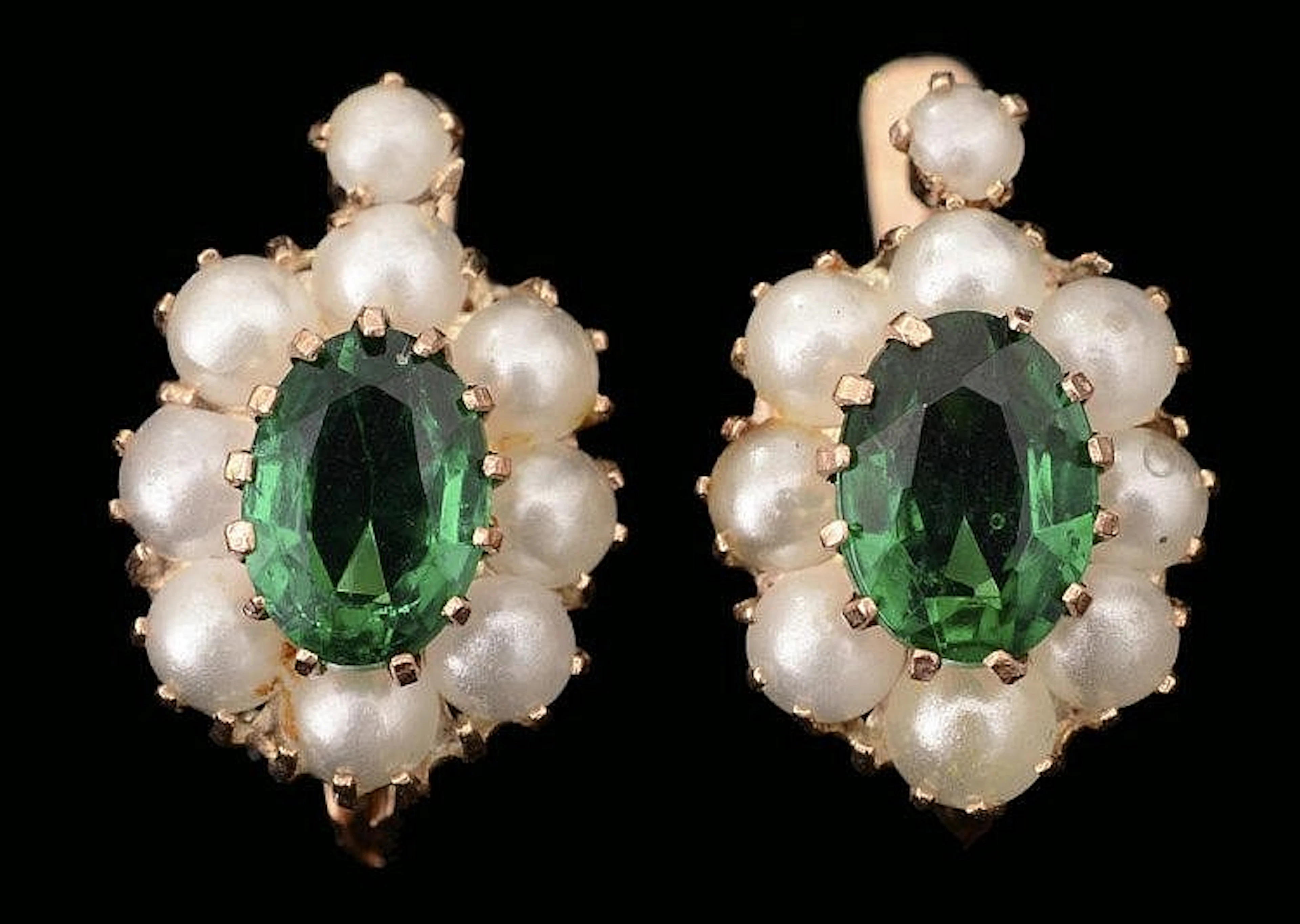 PEARL EARRINGS / NÁU?NICE S PERLAMI / PERLENOHRRINGE