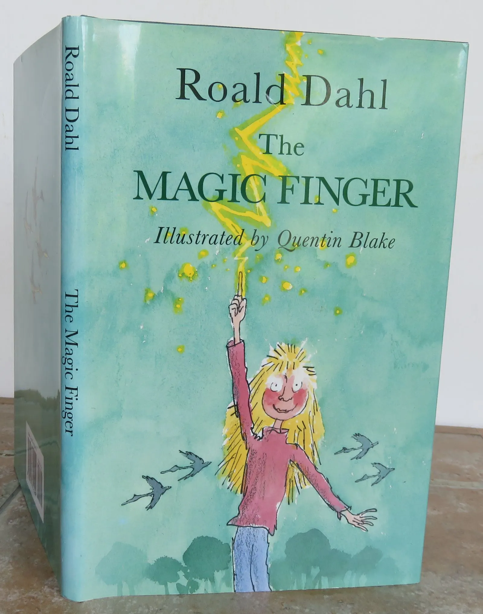 THE MAGIC FINGER. DAHL, ROALD. Illustrated by QUENTIN BLAKE. tick ...