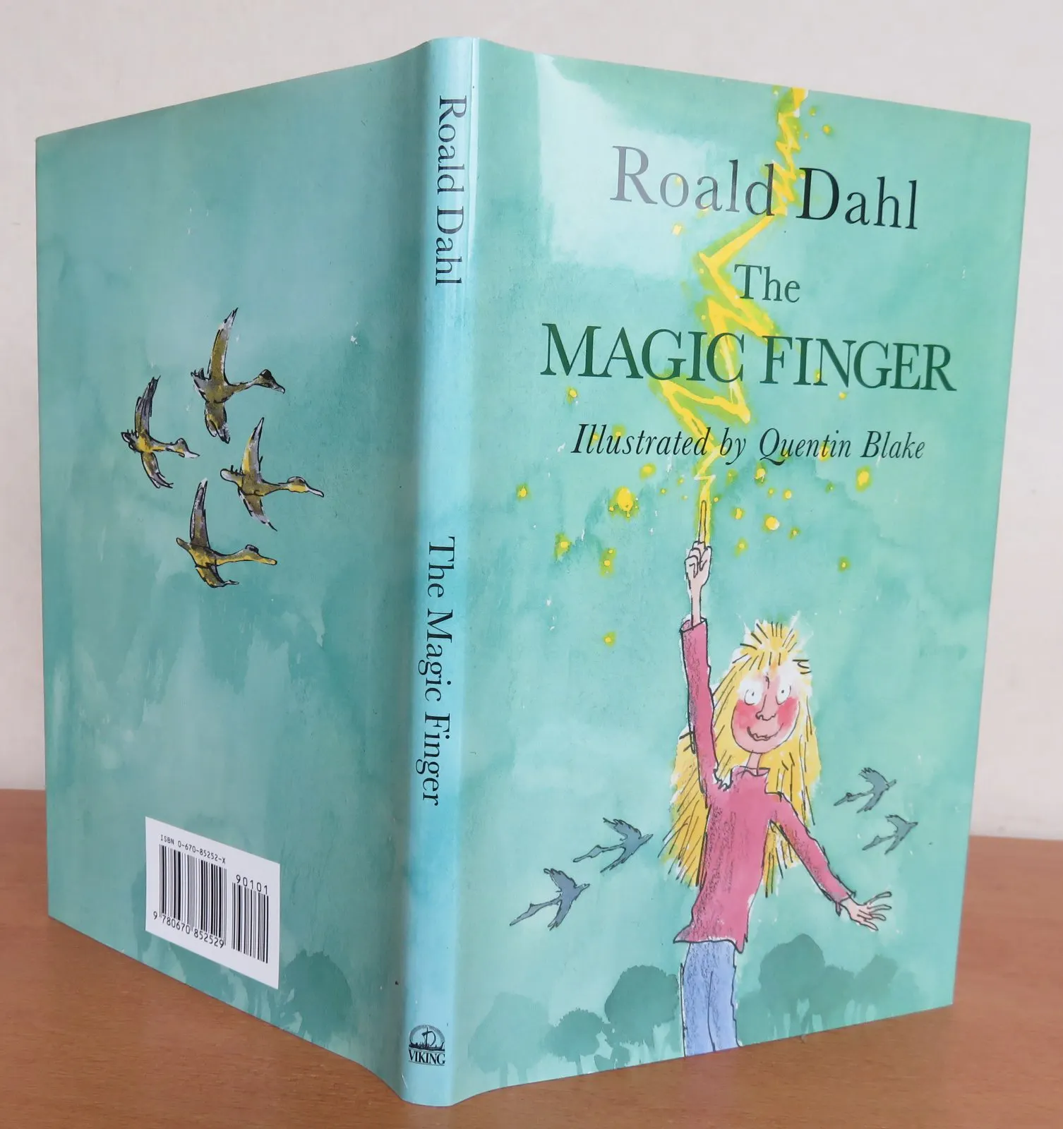 THE MAGIC FINGER. DAHL, ROALD. Illustrated by QUENTIN BLAKE. tick ...