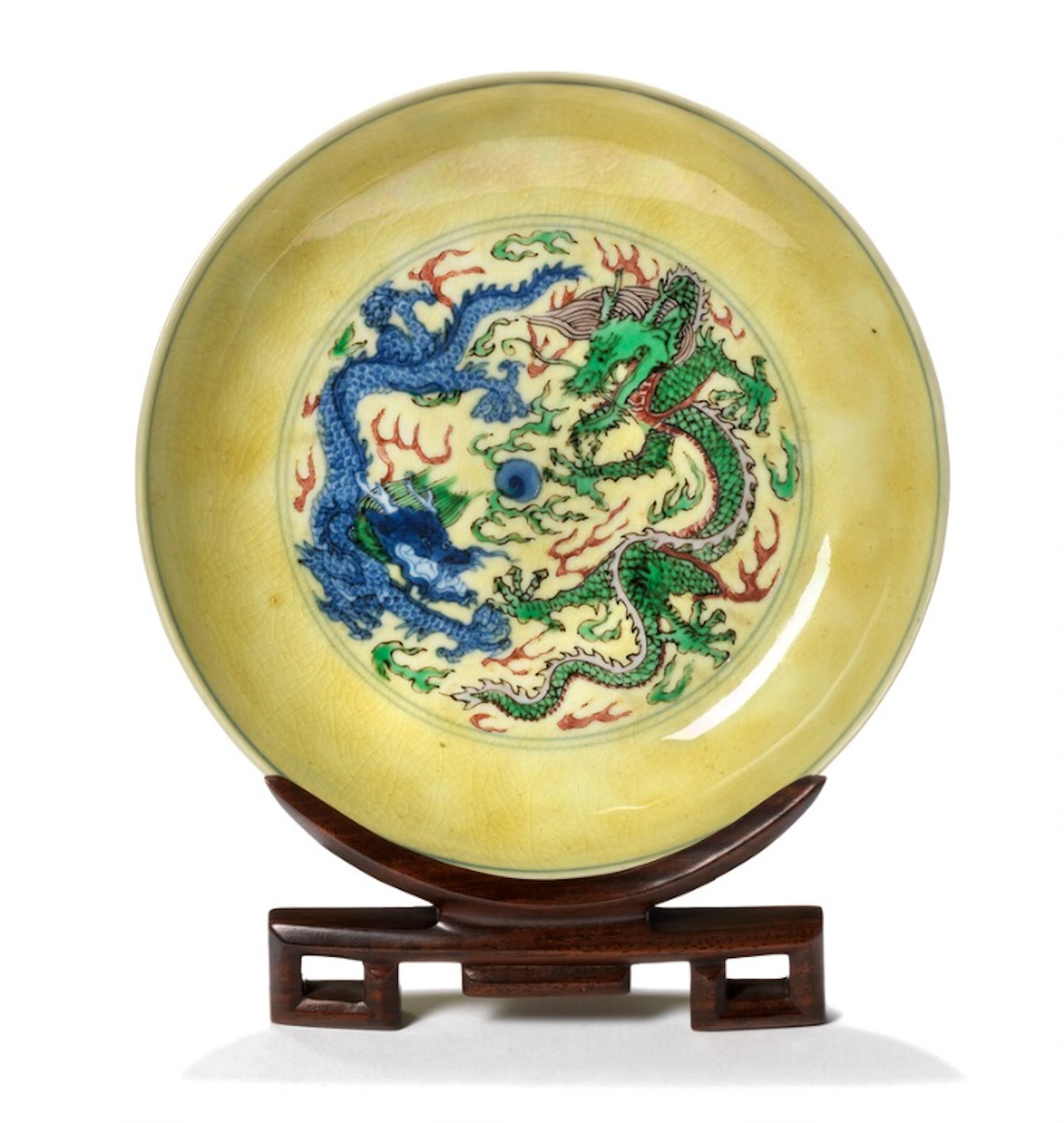 Small Kangxi porcelain plate decorated in colours with dragon on yellow