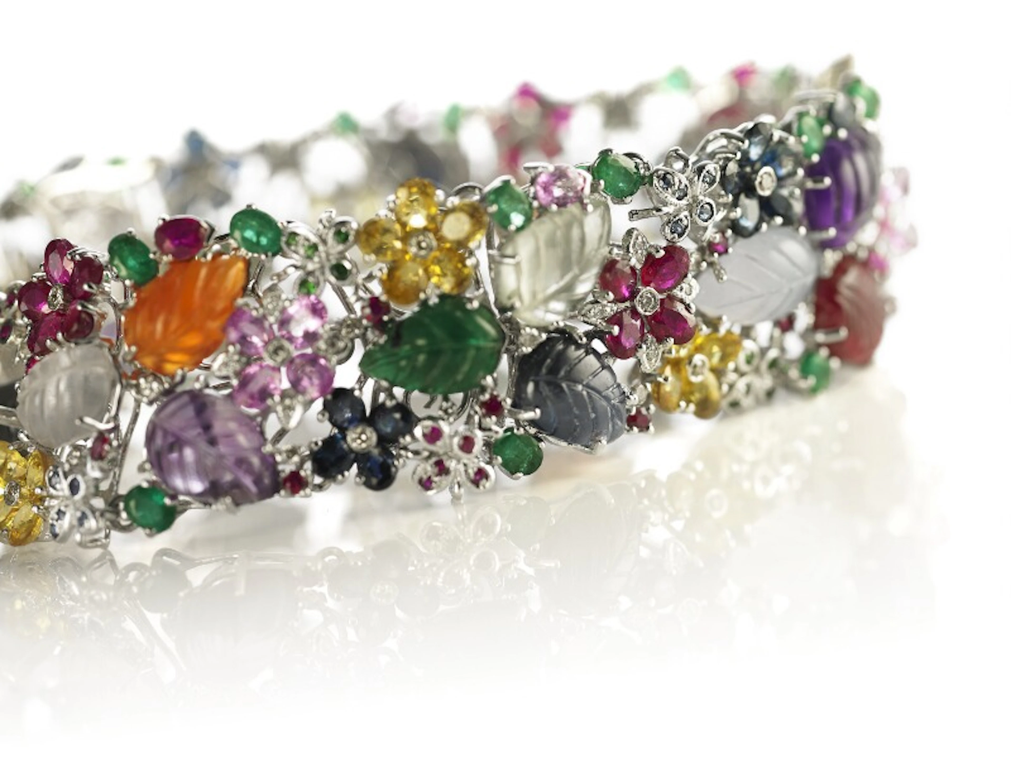 A “Tutti Frutti” sapphire