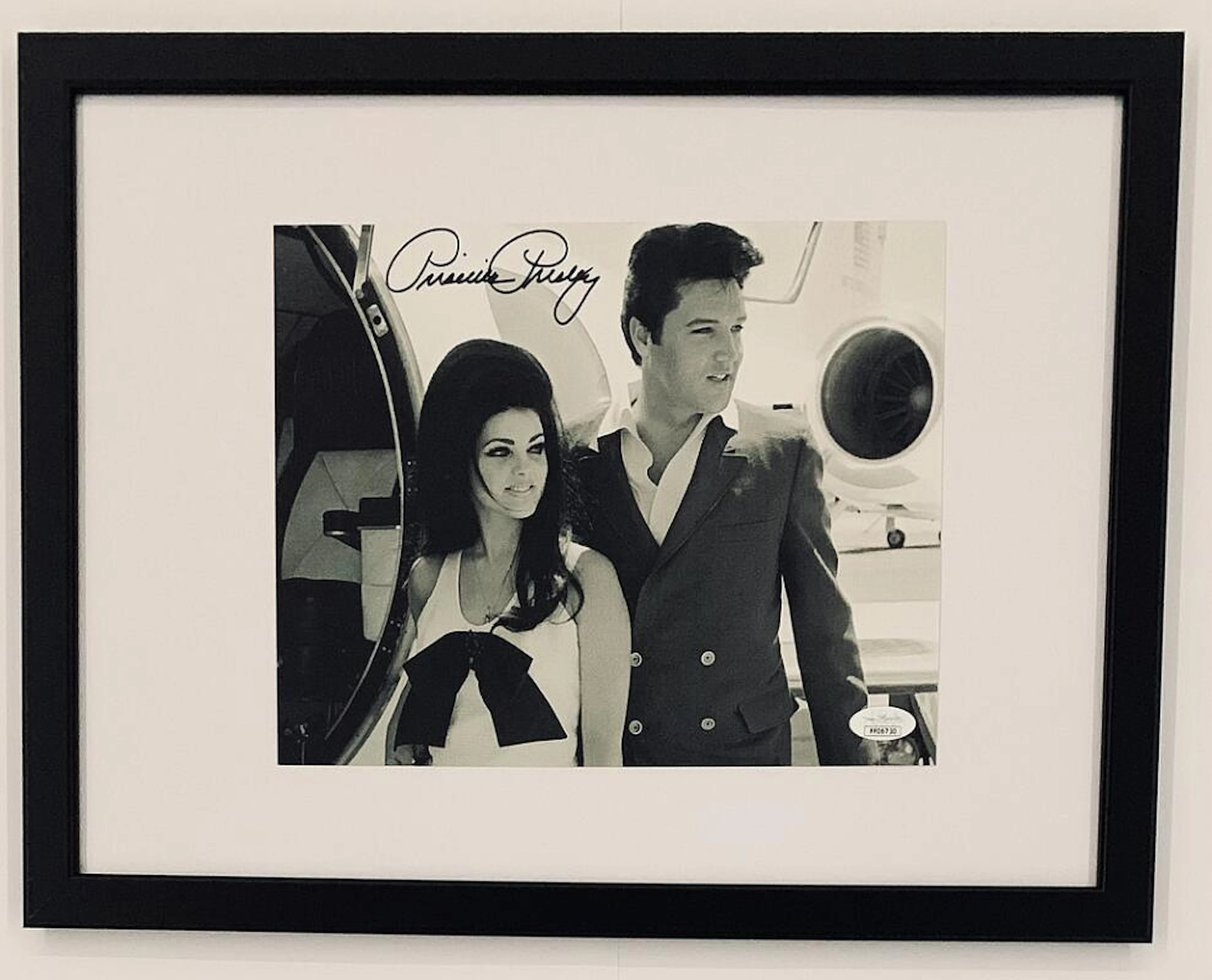 A signed b/w photograph of the American actress Priscilla