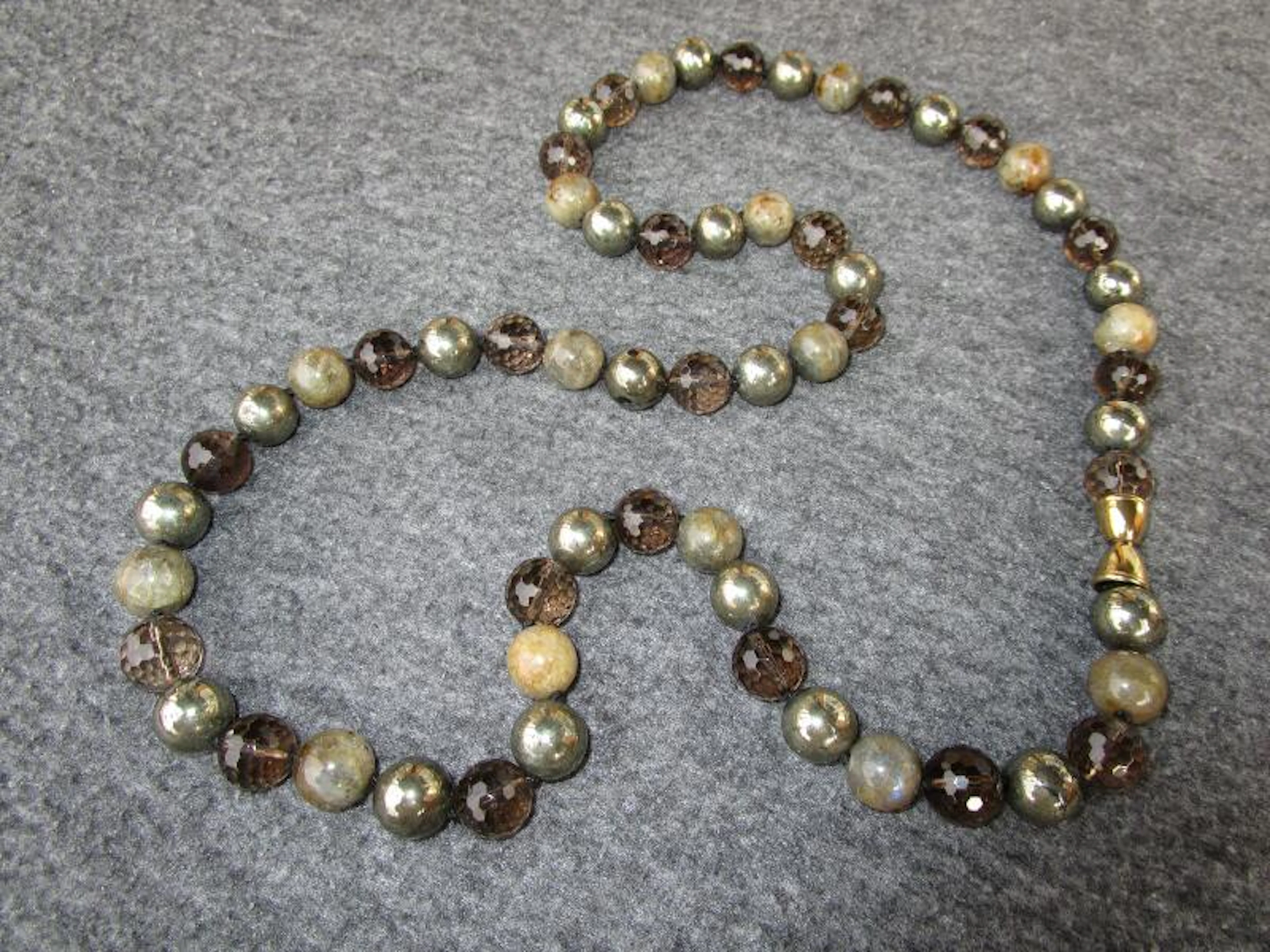 A necklace set with numerous polished agate