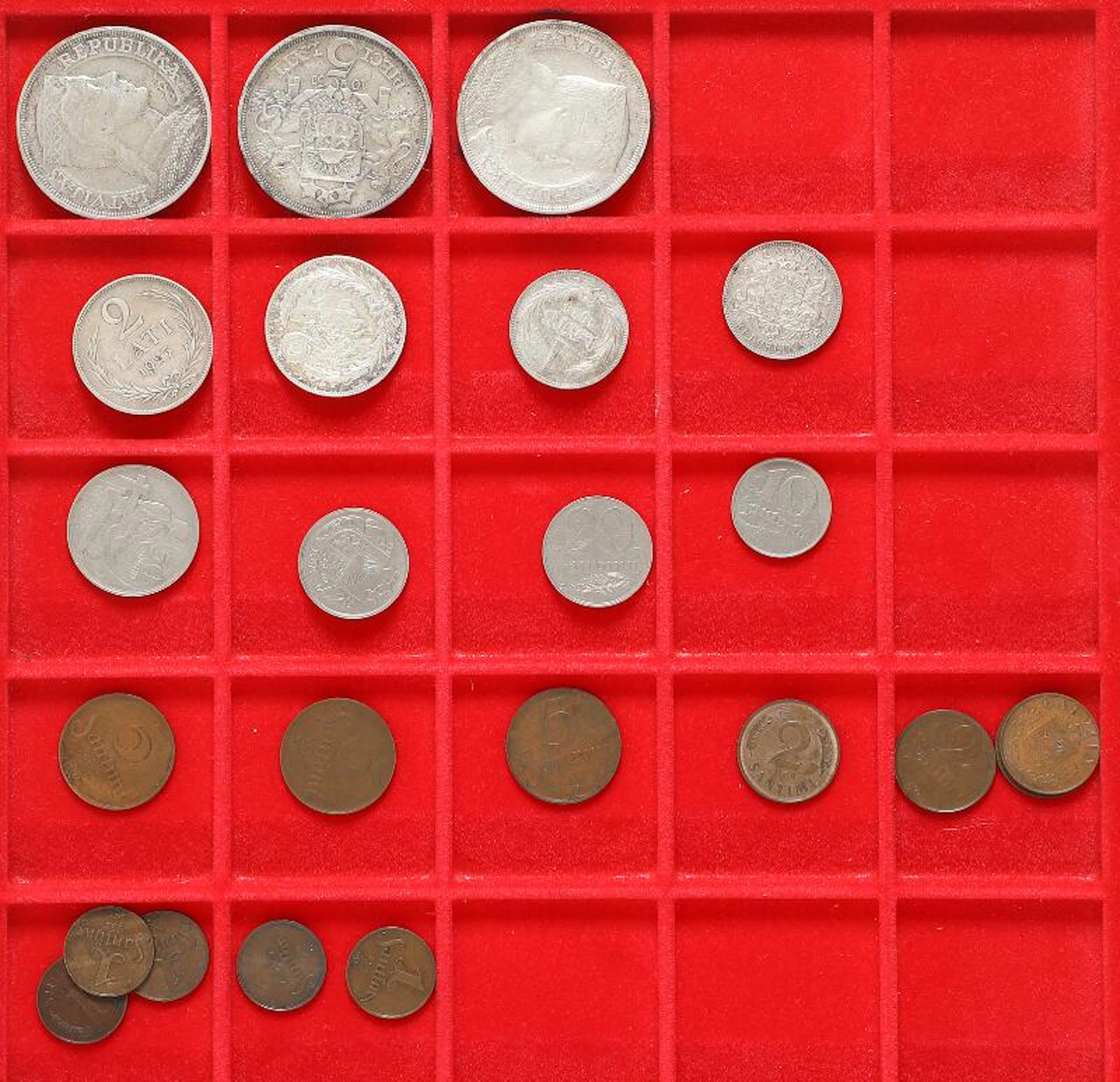 3 coin trays with coins from Estonia, Latvia and Lithuania, in total 86 pcs