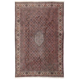 A Bidjar rug, Persia. medallion design. 21st century. 302×199 cm.