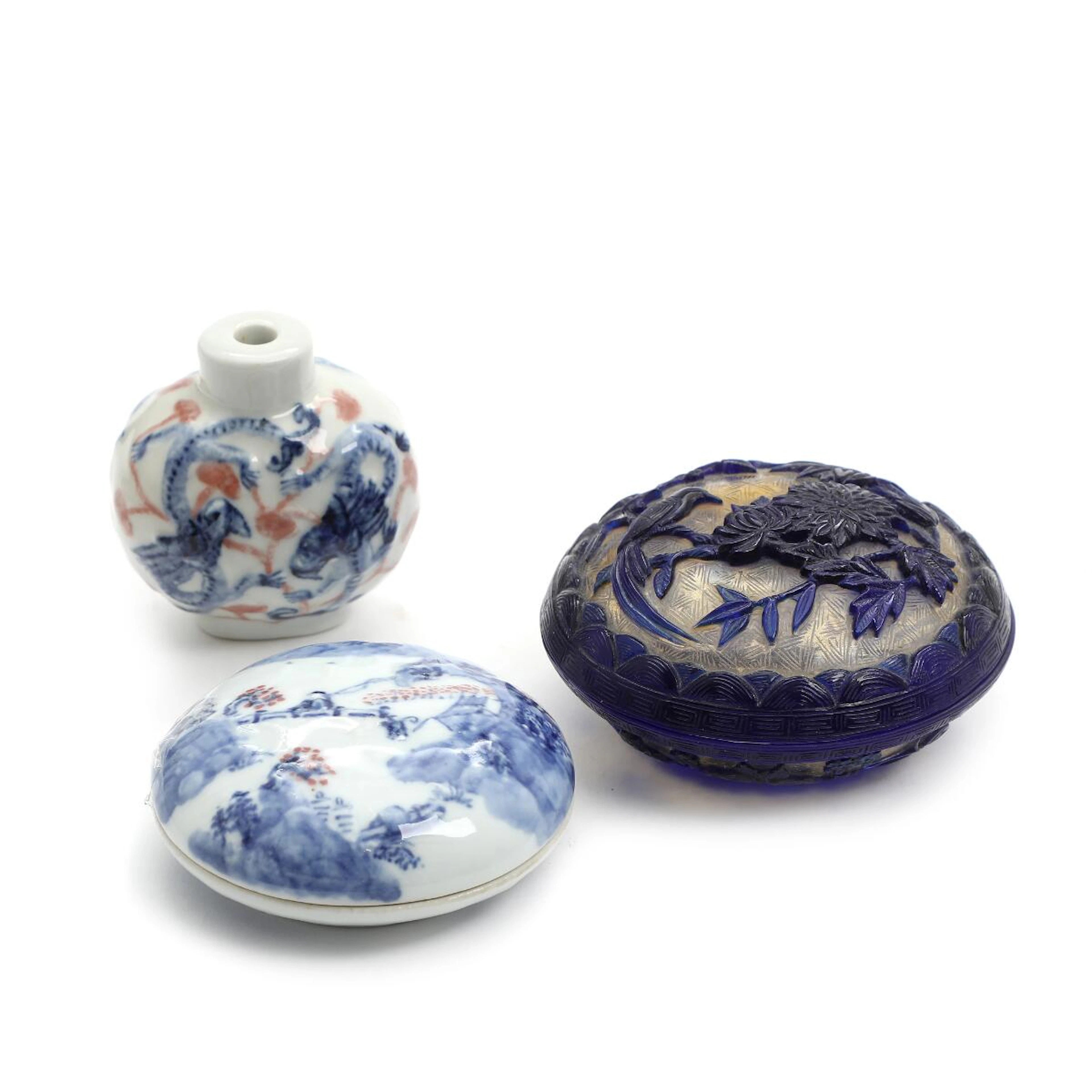 A Peking yellow glass seal box with blue overlay and gilt powder at the inside