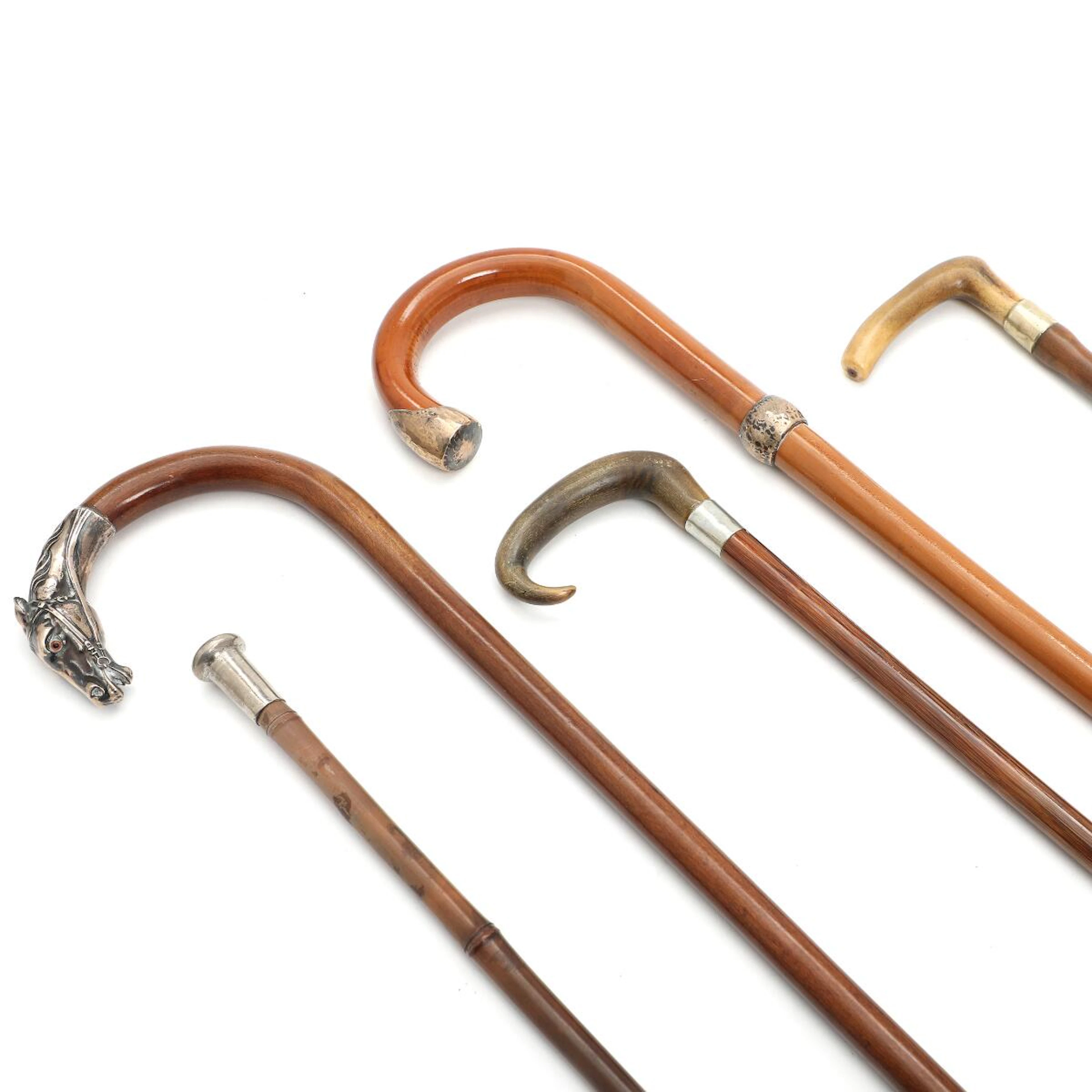 Five 20th century wood and bambus walking sticks with handles of horn