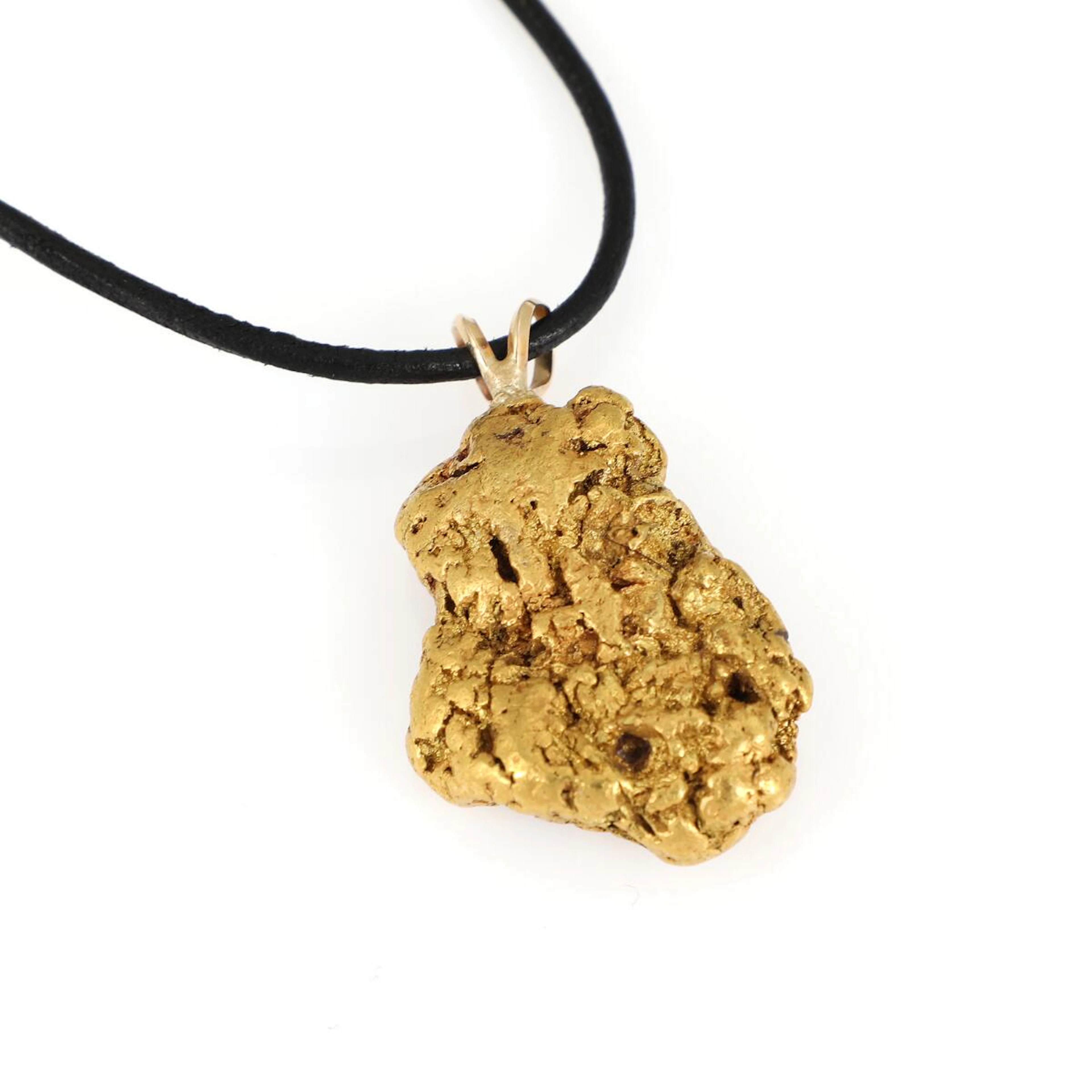 A pendant of fine gold