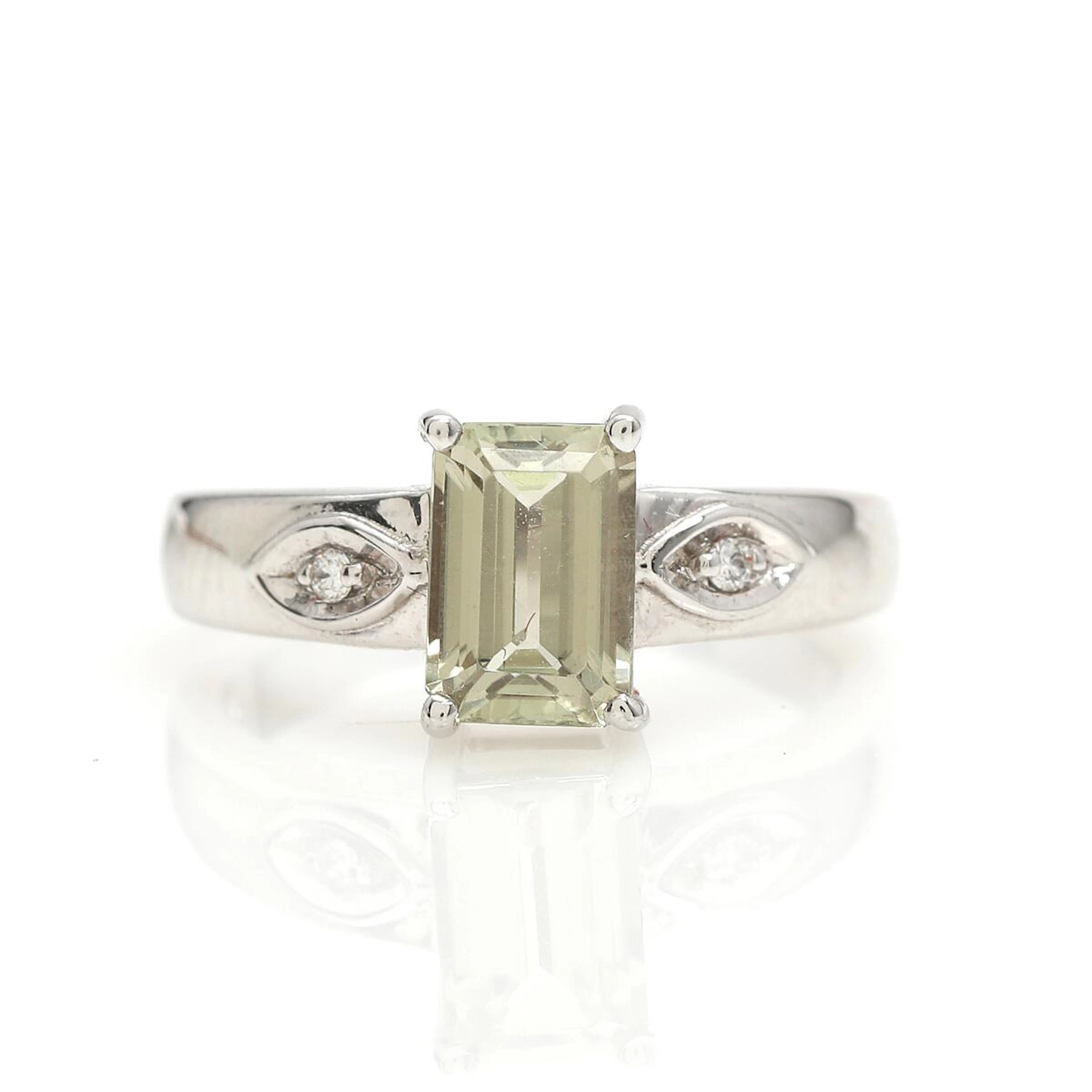 A zultanite and diamond ring set with faceted syntetic...