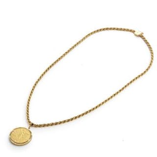 A cordel necklace of 18k gold with a pendant set with a 50 Pesos coin