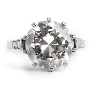 A diamond ring set with a brilliant-cut diamond weighing app. 4.00