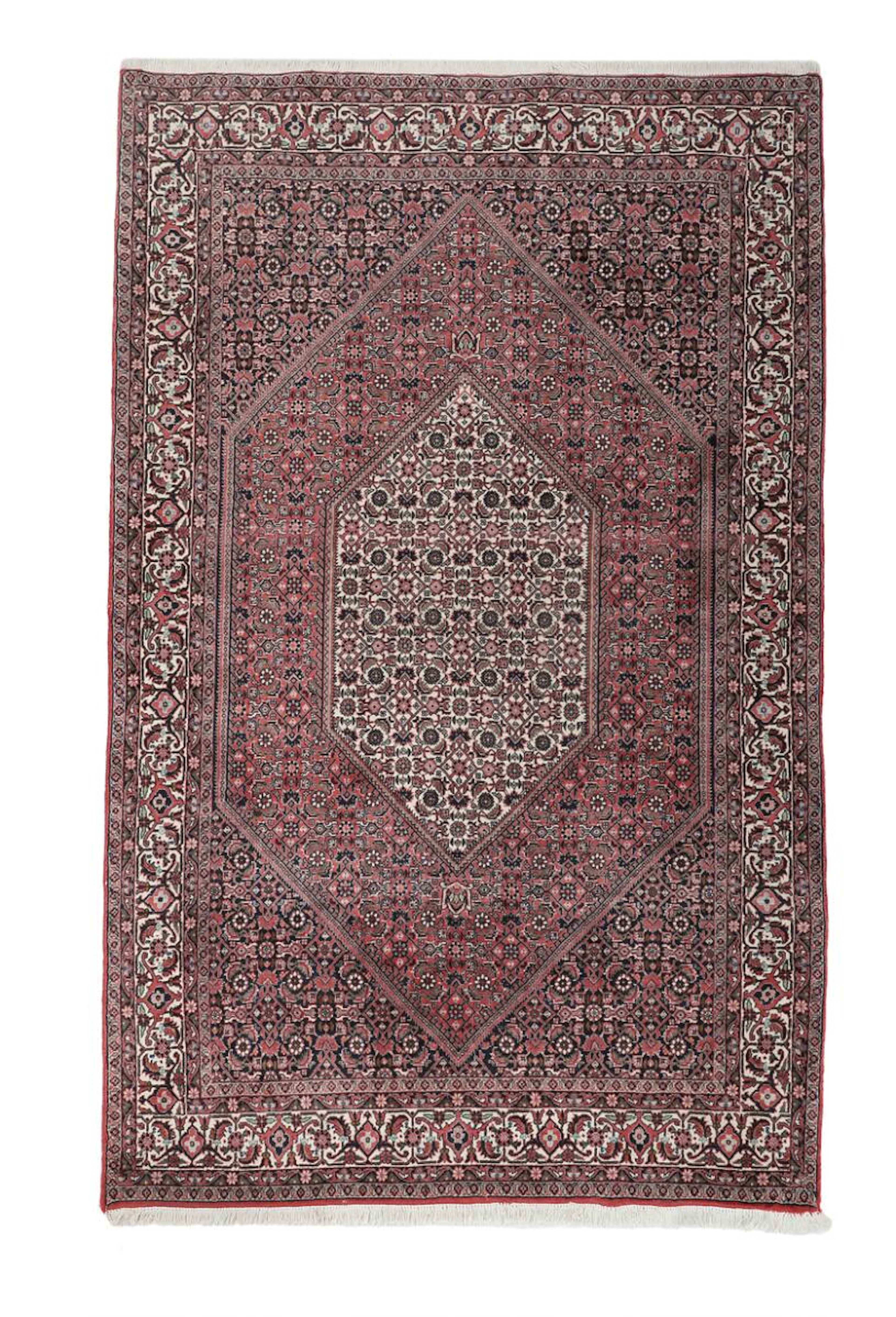 A Bidjar carpet, Persia. A classical medallion design. 21th century. 208×134 cm.