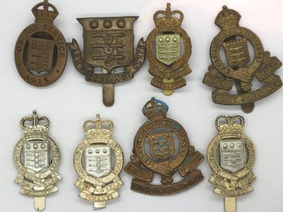 Seven RAOC cap badges, including early examples, and a 1915 ... | Barnebys
