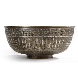 A LARGE SILVER INLAID COPPER BASIN, 17TH CENTURY