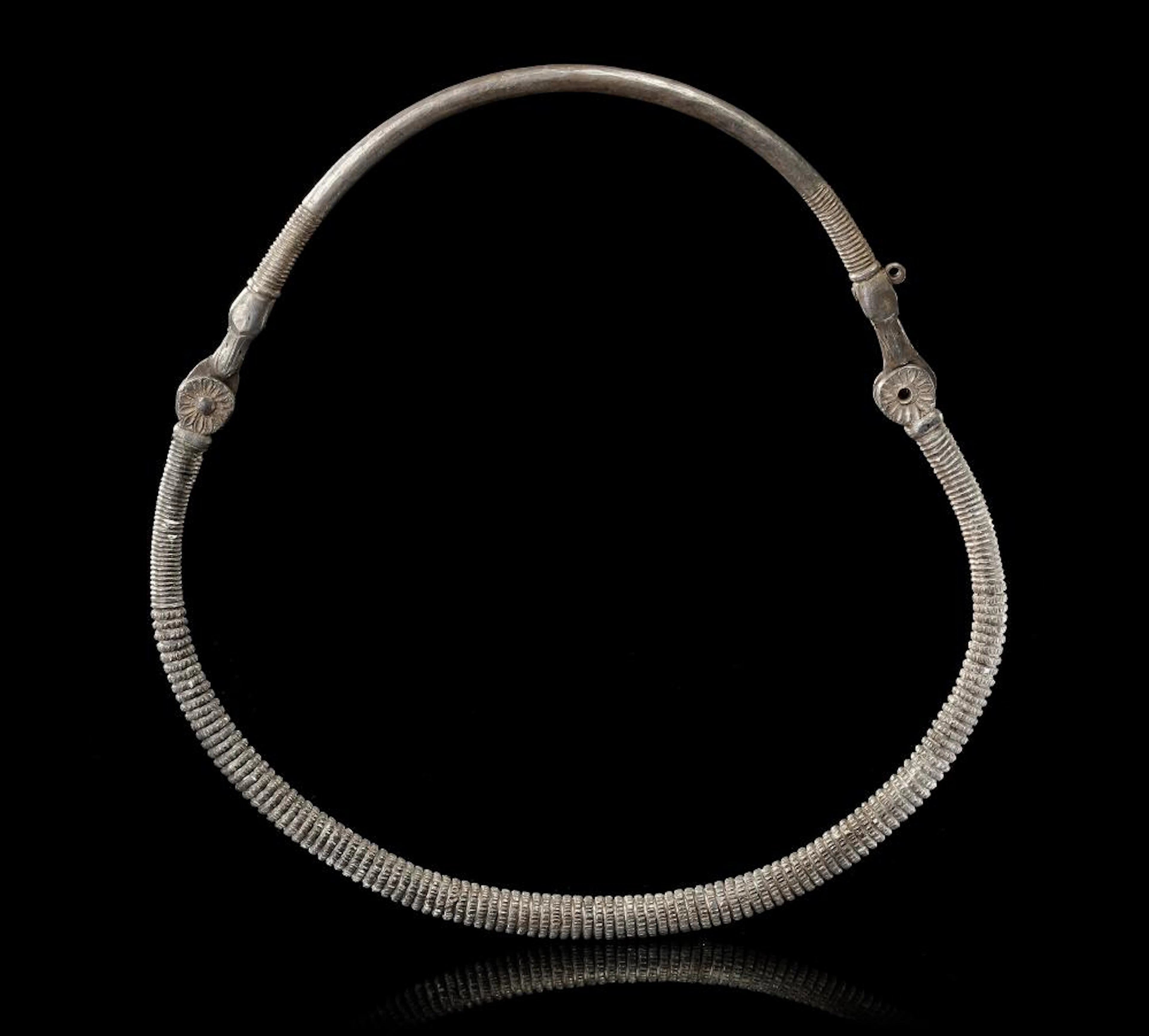 A SILVER TORQUES, CLASSICAL GREEK PERIOD, 4TH CENTURY BC