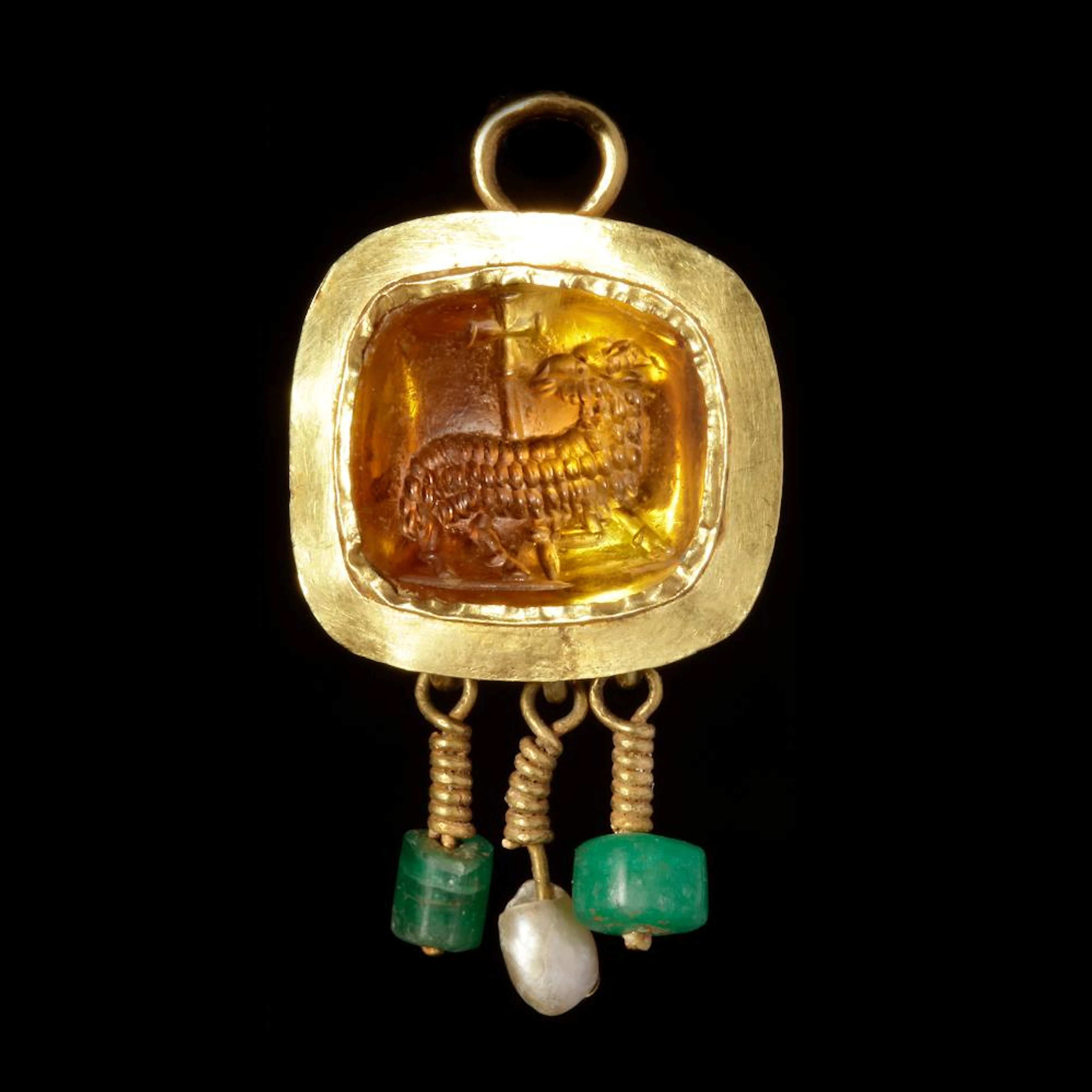 A BYZANTINE GOLD PENDANT WITH A TOPAZ INTAGLIO OF THE LAMB OF GOD