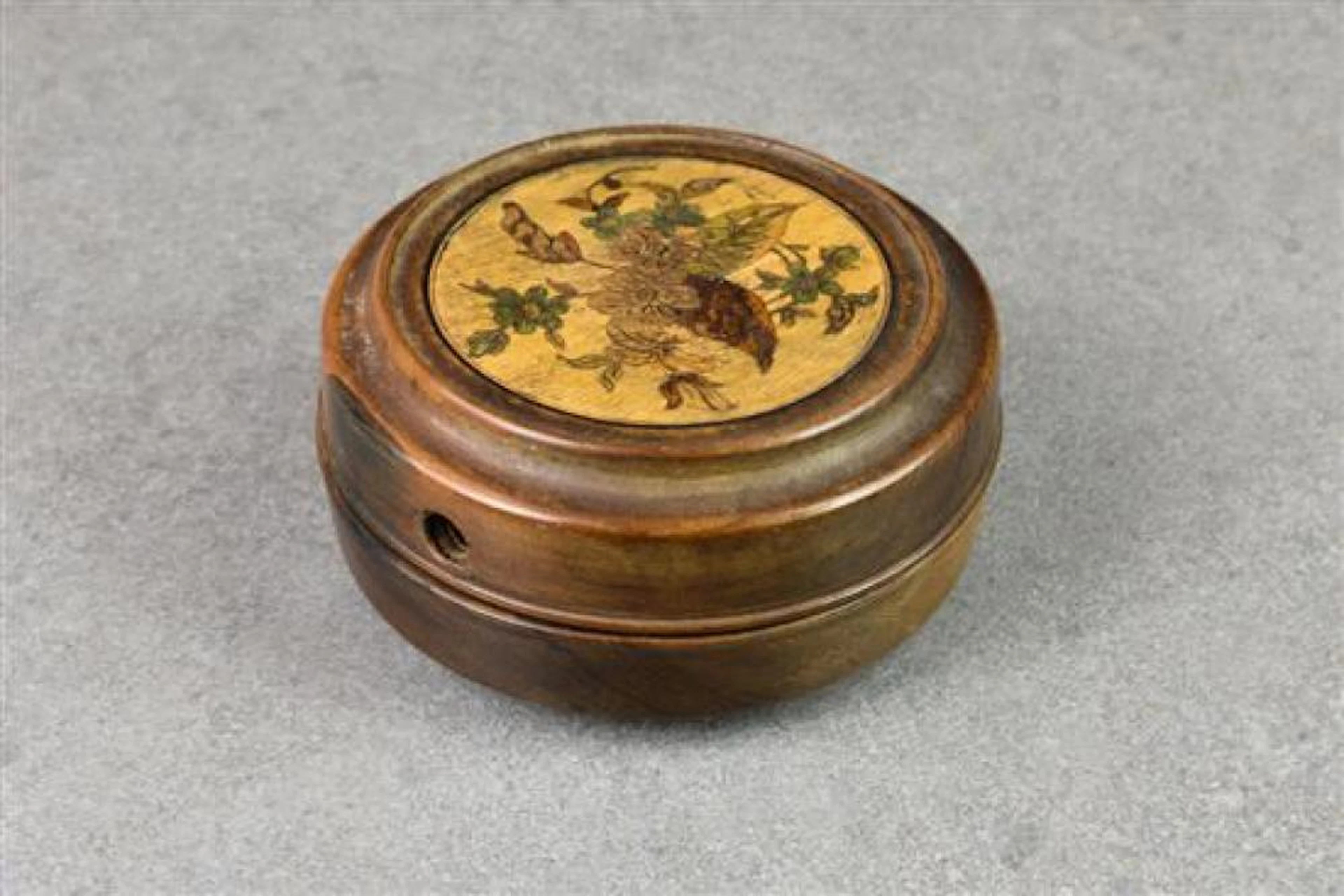 A pair of 19th century treen Sorrento Ware (Brighton Bun)...