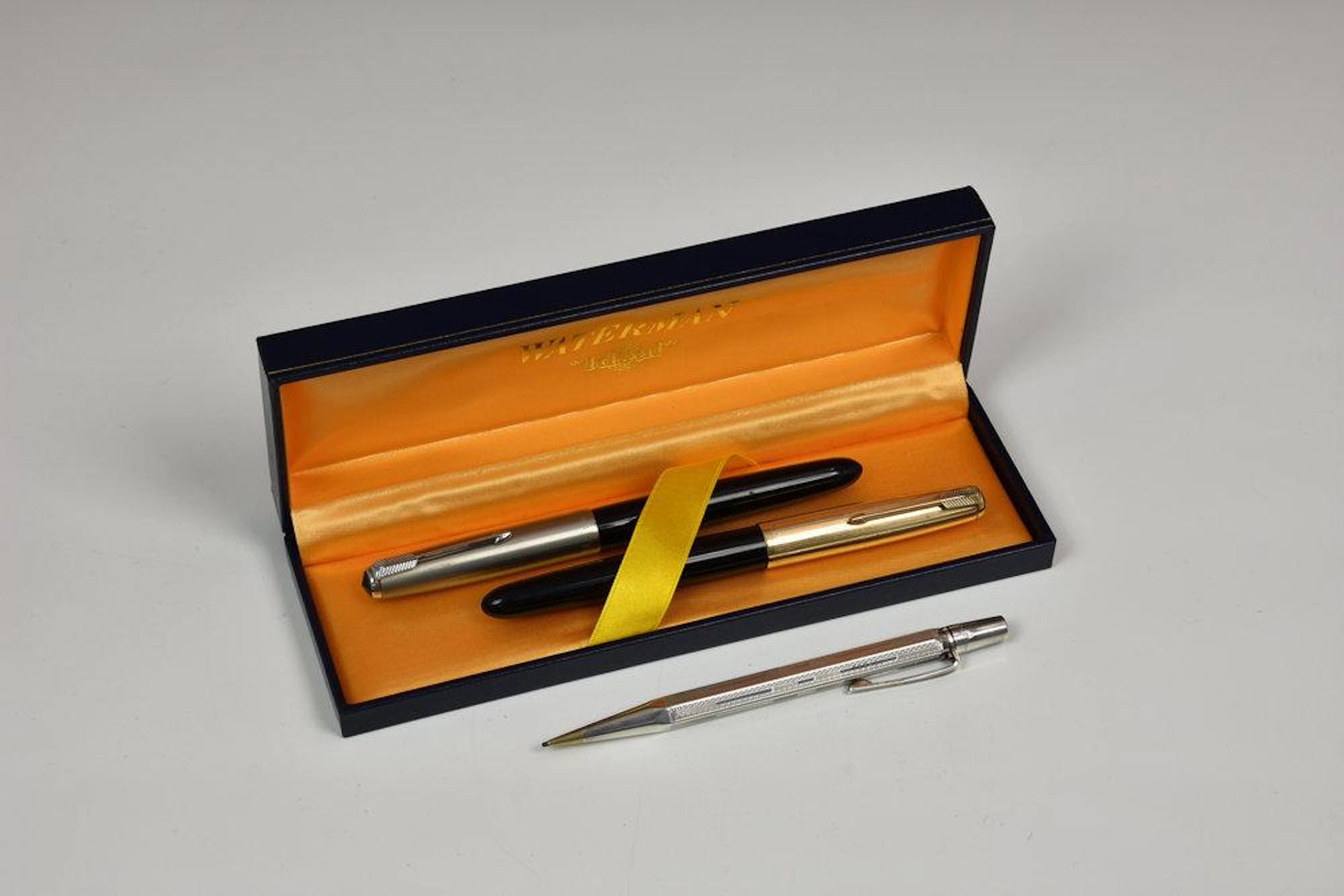 Two Parker 51 fountain pens both black