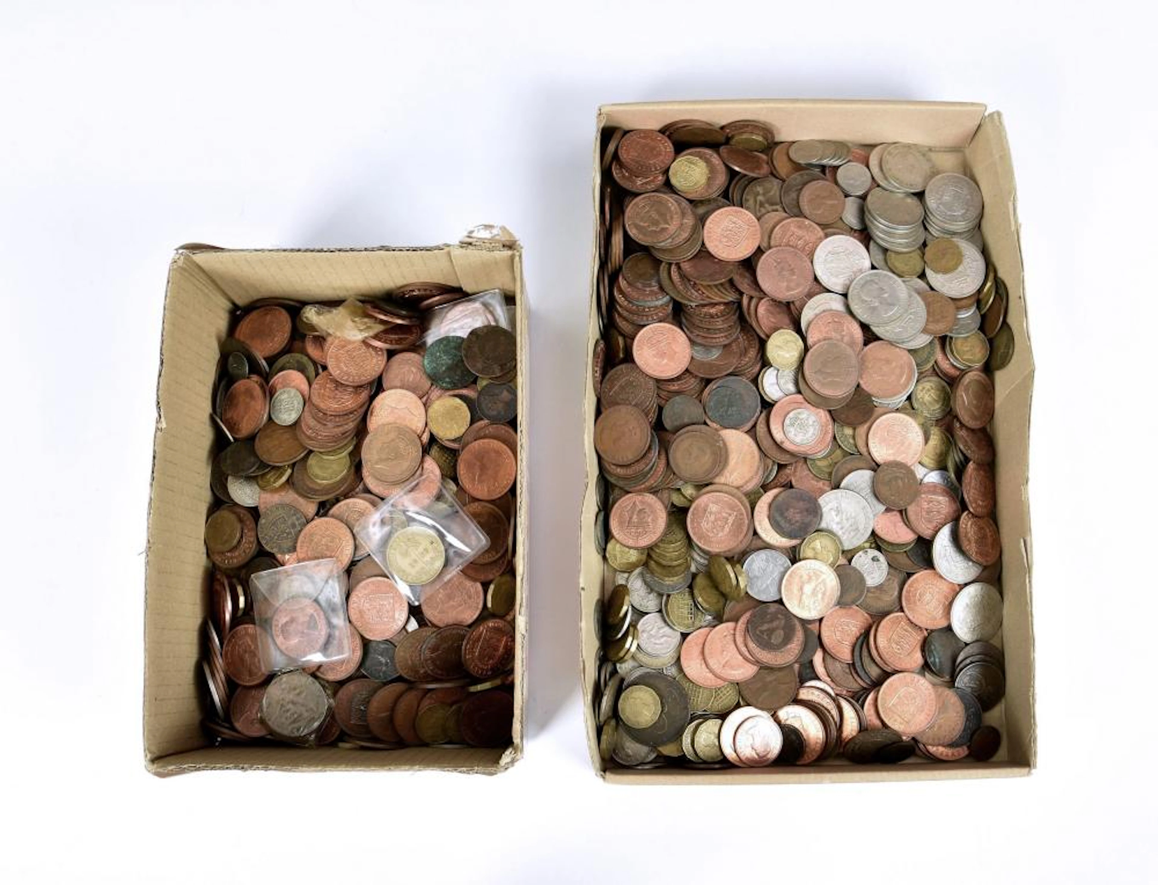 umismatics - A large collection of various coinage to...