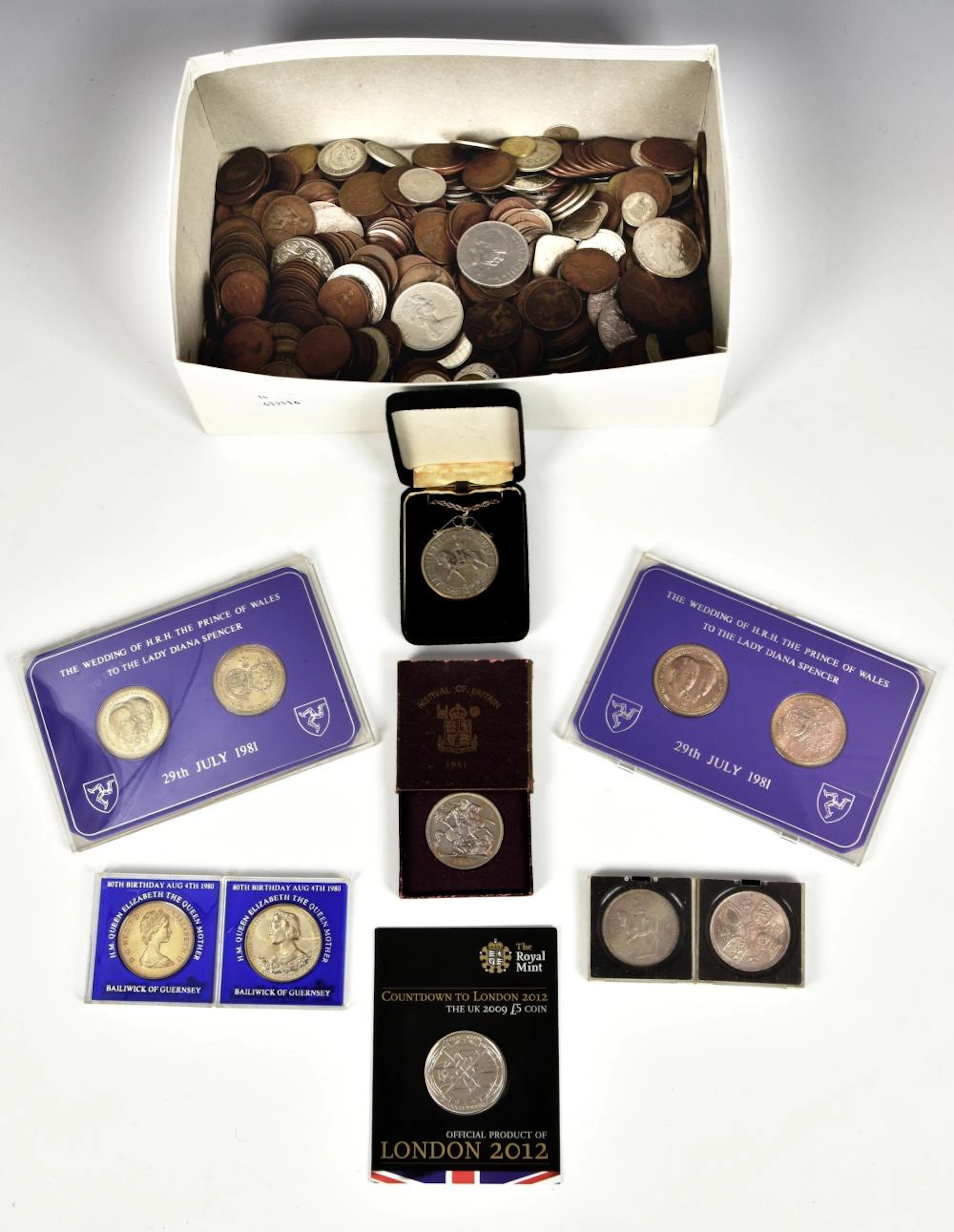 A collection of vintage / antique coinage comprising various commemorative coins