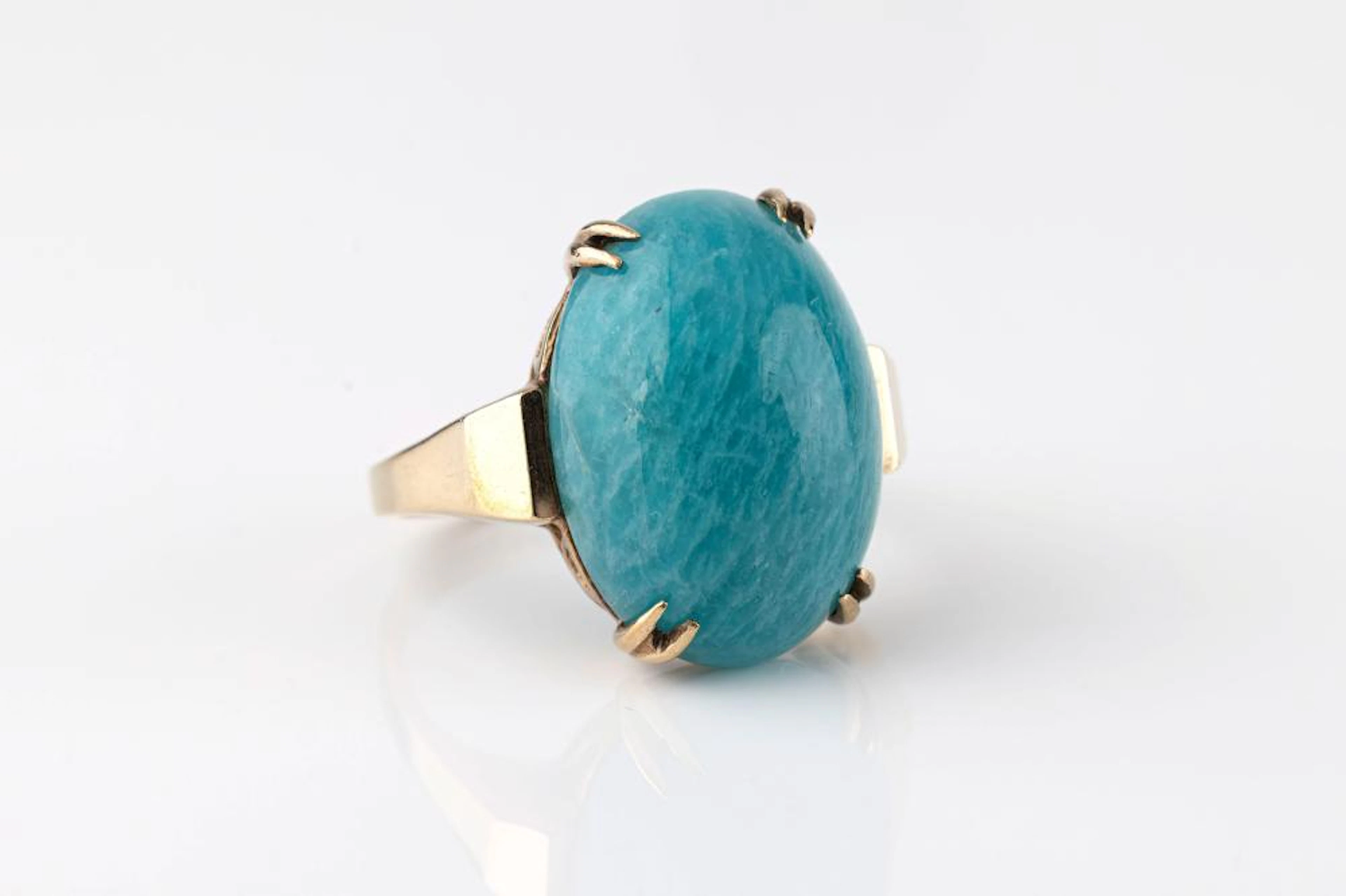 A vintage 9ct gold and Amazonite ring