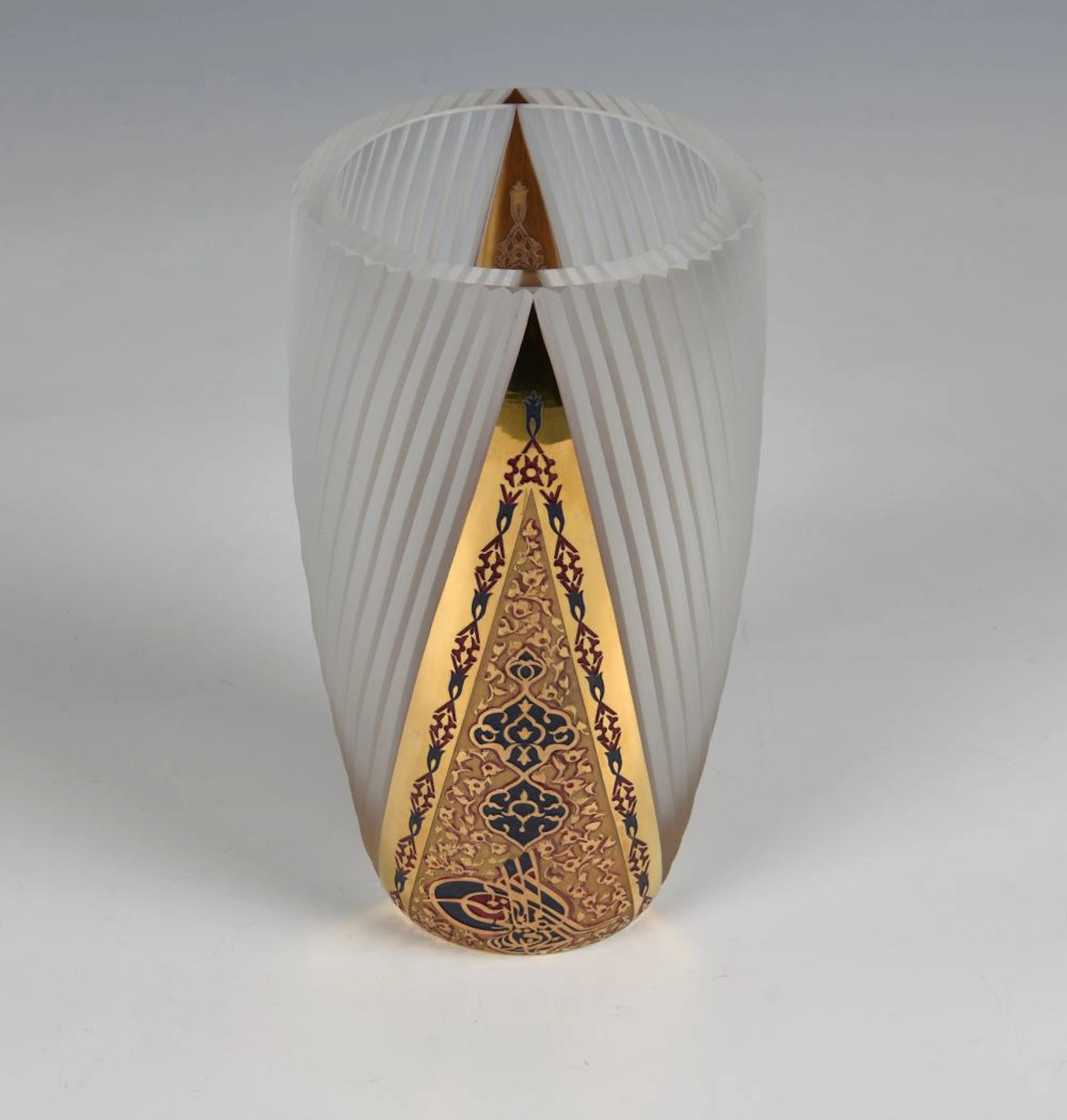 A De Lamerie of London presentation frosted glass ribbed vase
