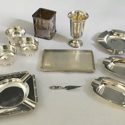 A collection of silver smalls