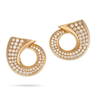 A PAIR OF DIAMOND CLIP EARRINGS in 18ct yellow gold, each designed