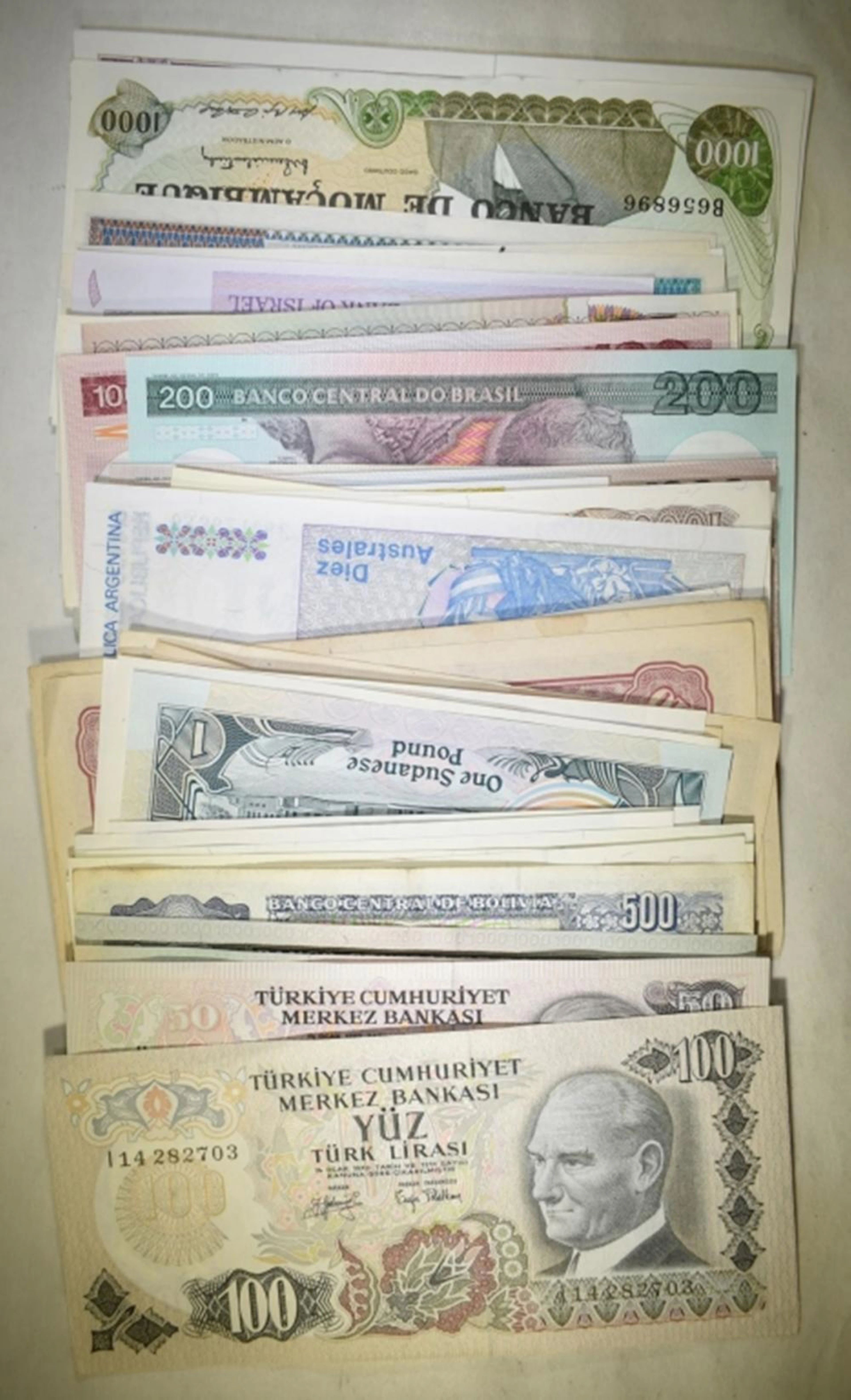 LOT OF 71 MIXED FOREIGN CURRENCY CU