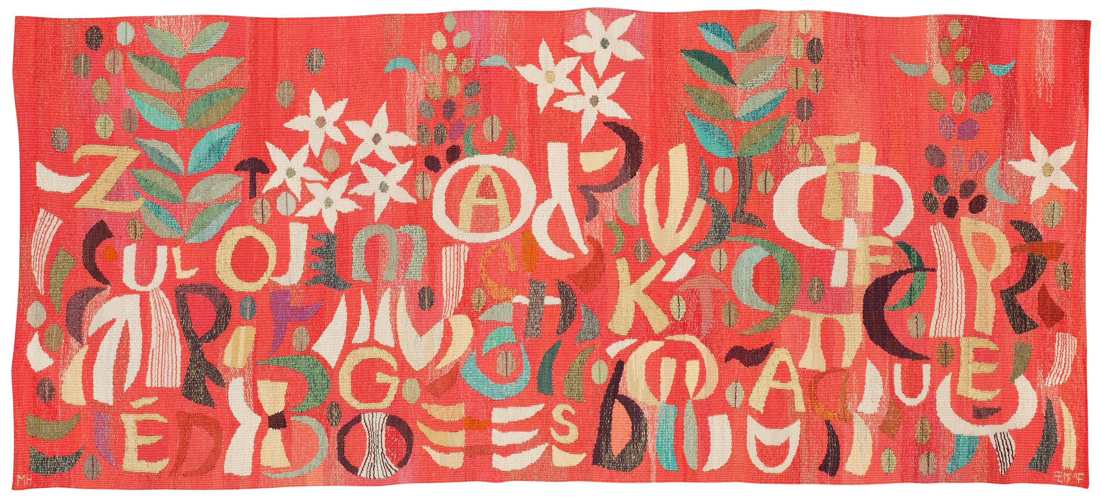 VÄVD TAPET. "Röda bokstavstrolleriet". Gobelängvariant. 100 x 227,5 cm. Signerad MH AB MMF.