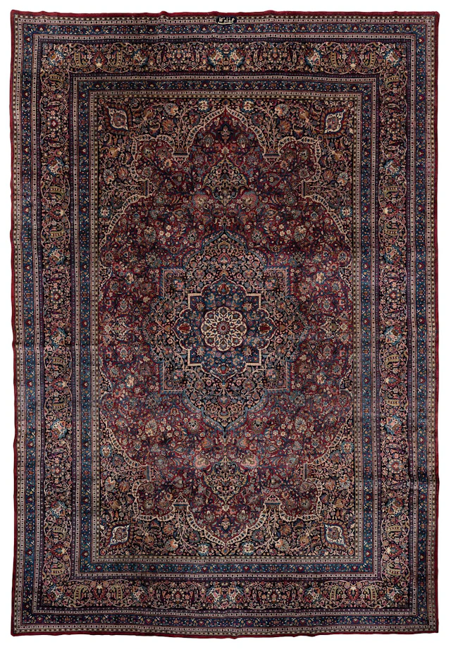 A 1920s Meshed 'Amoghli' carpet, ca 526,5 x 356 cm